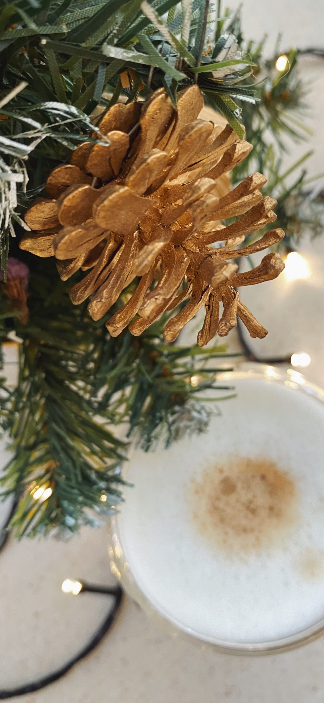 Serveware, Geschirr, Weihnachtsdekoration, Herzstück, Innenarchitektur. Wallpaper in 1125x2436 Resolution