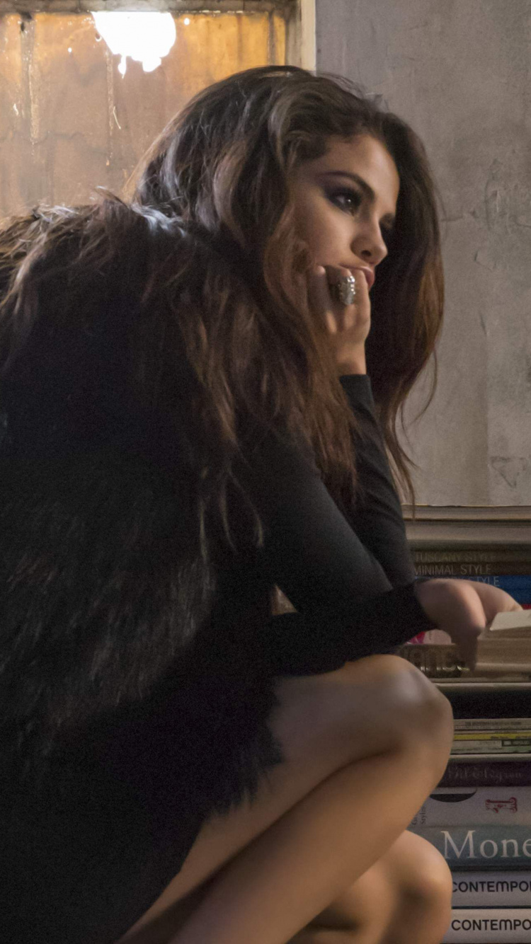 Selena Gomez, el Pelo Largo, Pelaje, Sesión, Pierna. Wallpaper in 750x1334 Resolution