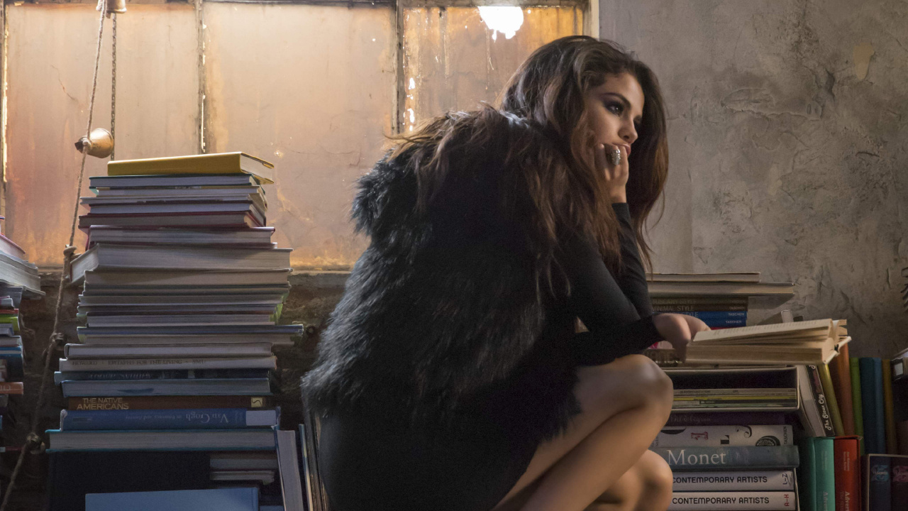 Selena Gomez, Les Cheveux Longs, Fourrure, Séance, Jambe. Wallpaper in 1280x720 Resolution
