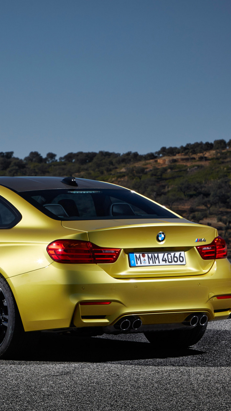 Bmw m 3 Amarillo en la Carretera Durante el Día. Wallpaper in 750x1334 Resolution