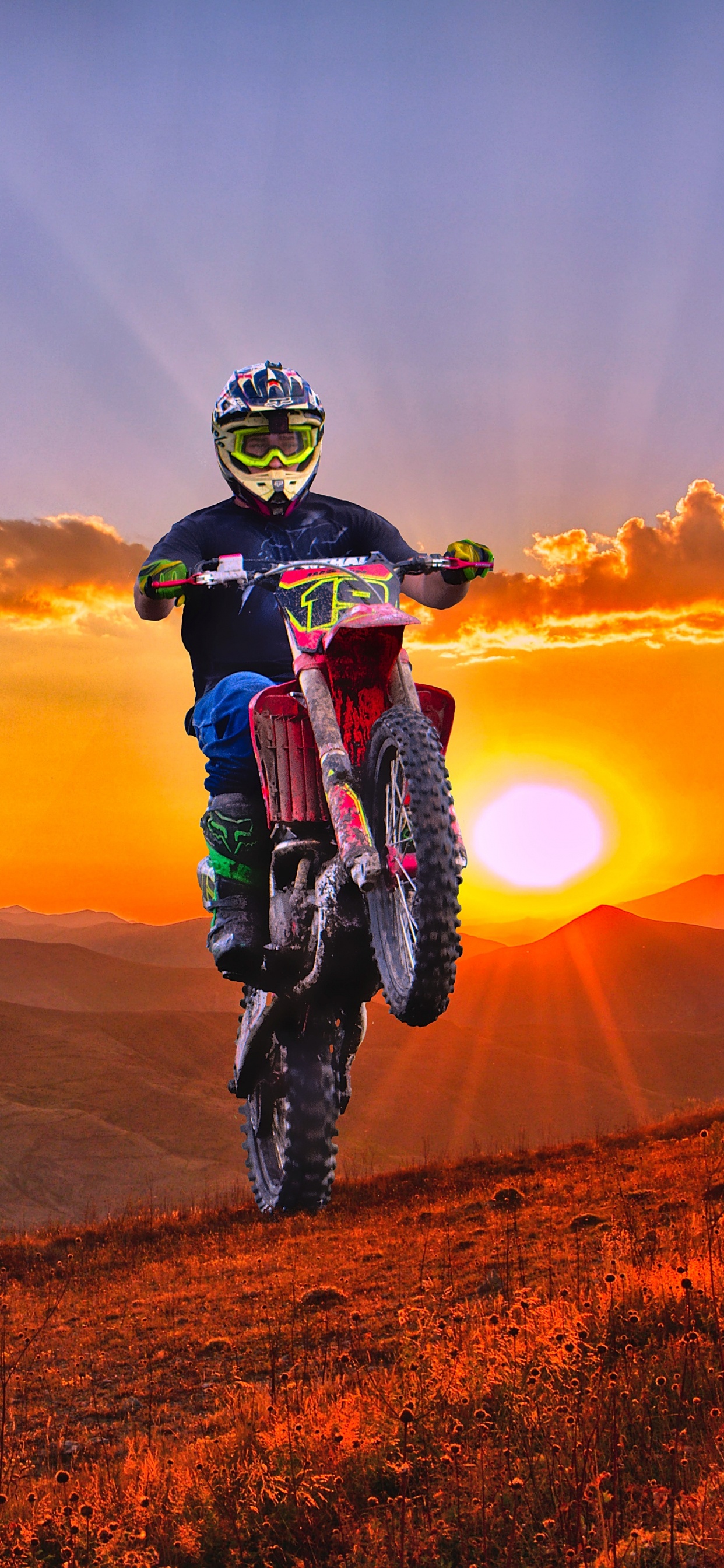 Hombre de Chaqueta Negra de Pie Sobre el Campo de Hierba Marrón Durante el Día. Wallpaper in 1242x2688 Resolution