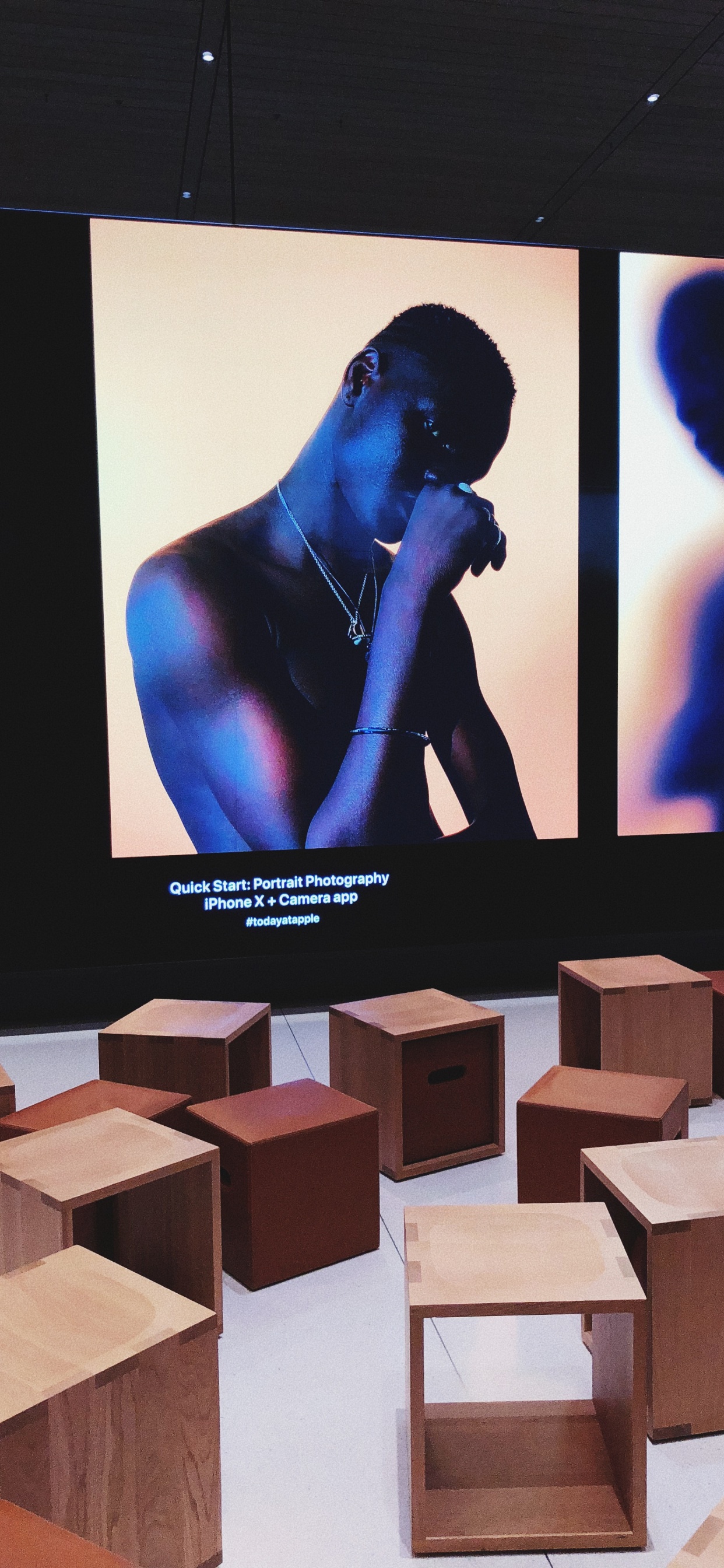 Tabelle, Holzblock, Sperrholz, Apple, Geschäft. Wallpaper in 1242x2688 Resolution