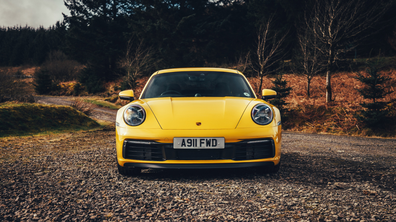 Porsche 911 Jaune Sur Chemin de Terre Pendant la Journée. Wallpaper in 1280x720 Resolution