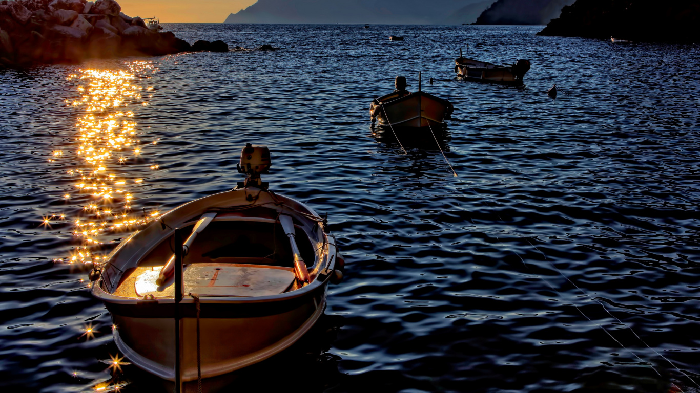 Bateau, Eau, Motomarine, Lumière, Lac. Wallpaper in 1366x768 Resolution