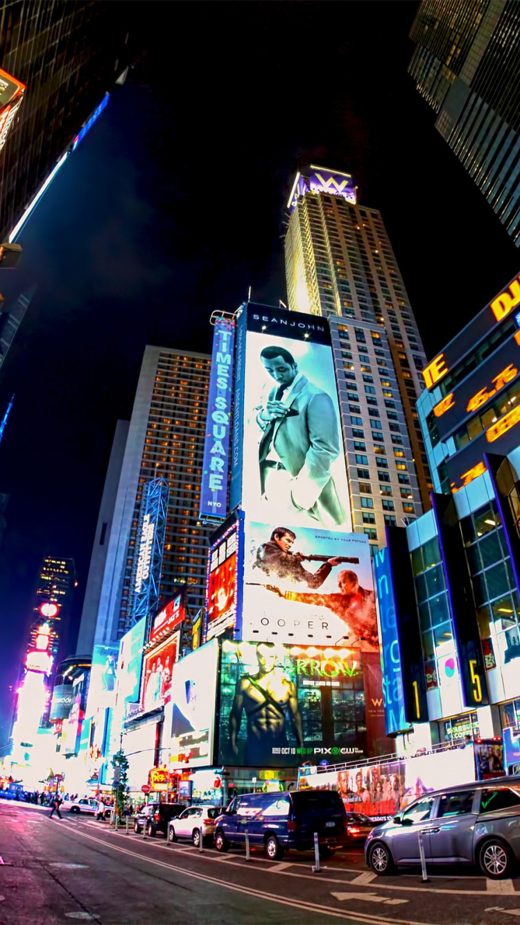 Voitures Sur Route en Ville Pendant la Nuit. Wallpaper in 750x1334 Resolution