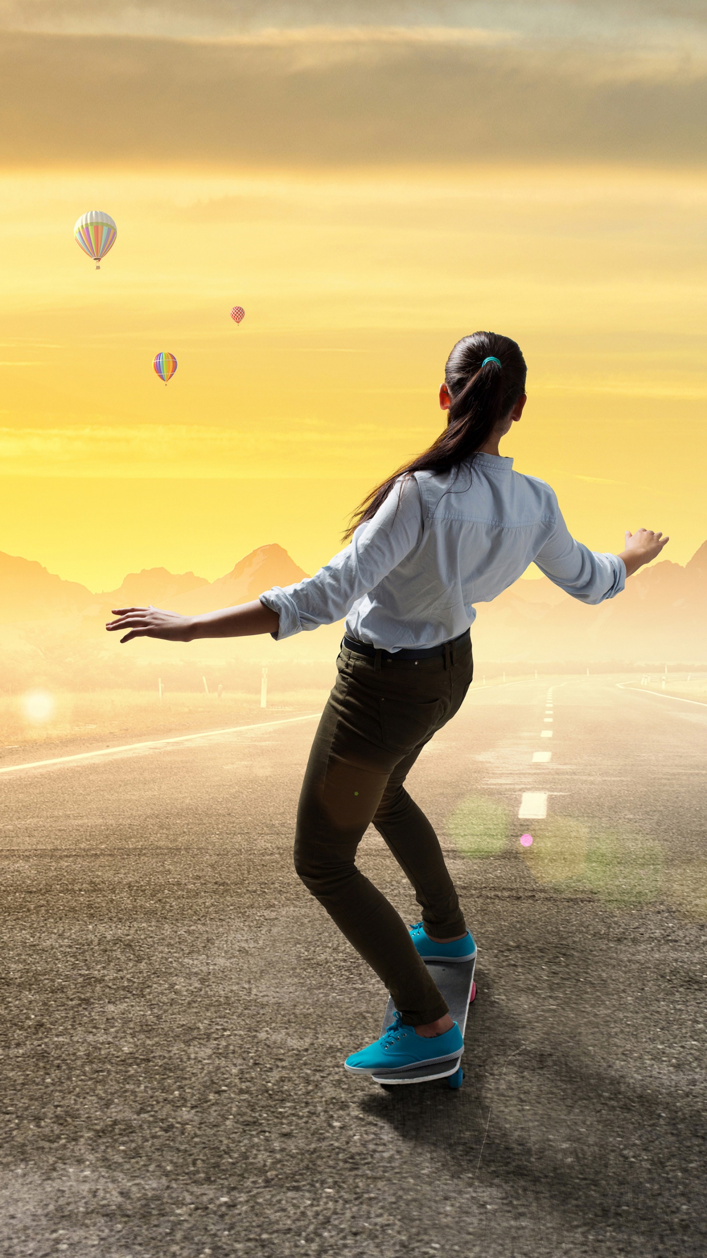Mujer Con Camisa de Manga Larga Blanca y Pantalón Negro Corriendo Sobre la Carretera de Asfalto Gris Durante la Puesta de Sol. Wallpaper in 1440x2560 Resolution