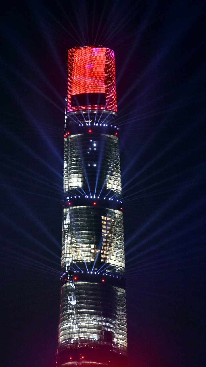 Torre Roja y Negra Durante la Noche. Wallpaper in 720x1280 Resolution