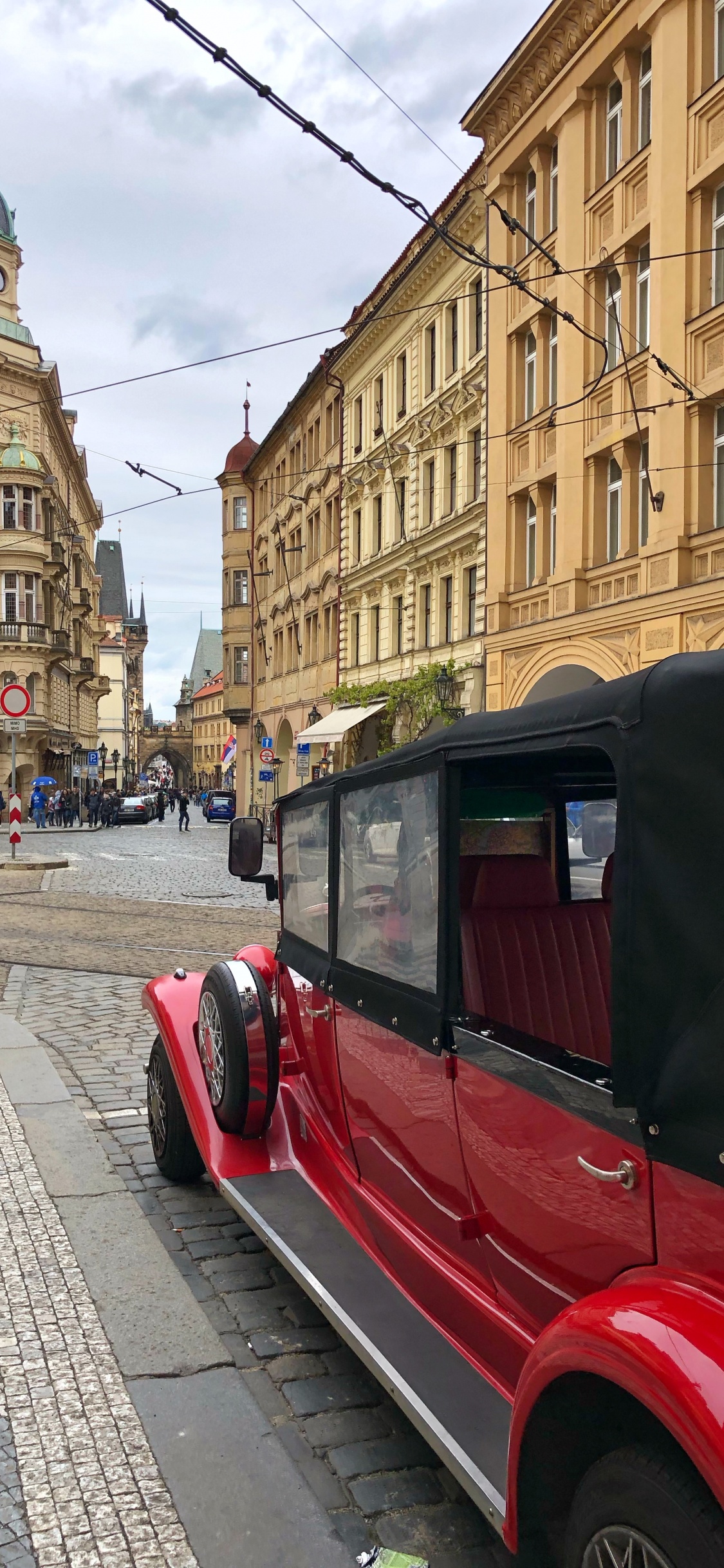 Petit Côté, Roi, Voiture Compacte, Voiture de Taille Moyenne, Fenêtre. Wallpaper in 1125x2436 Resolution