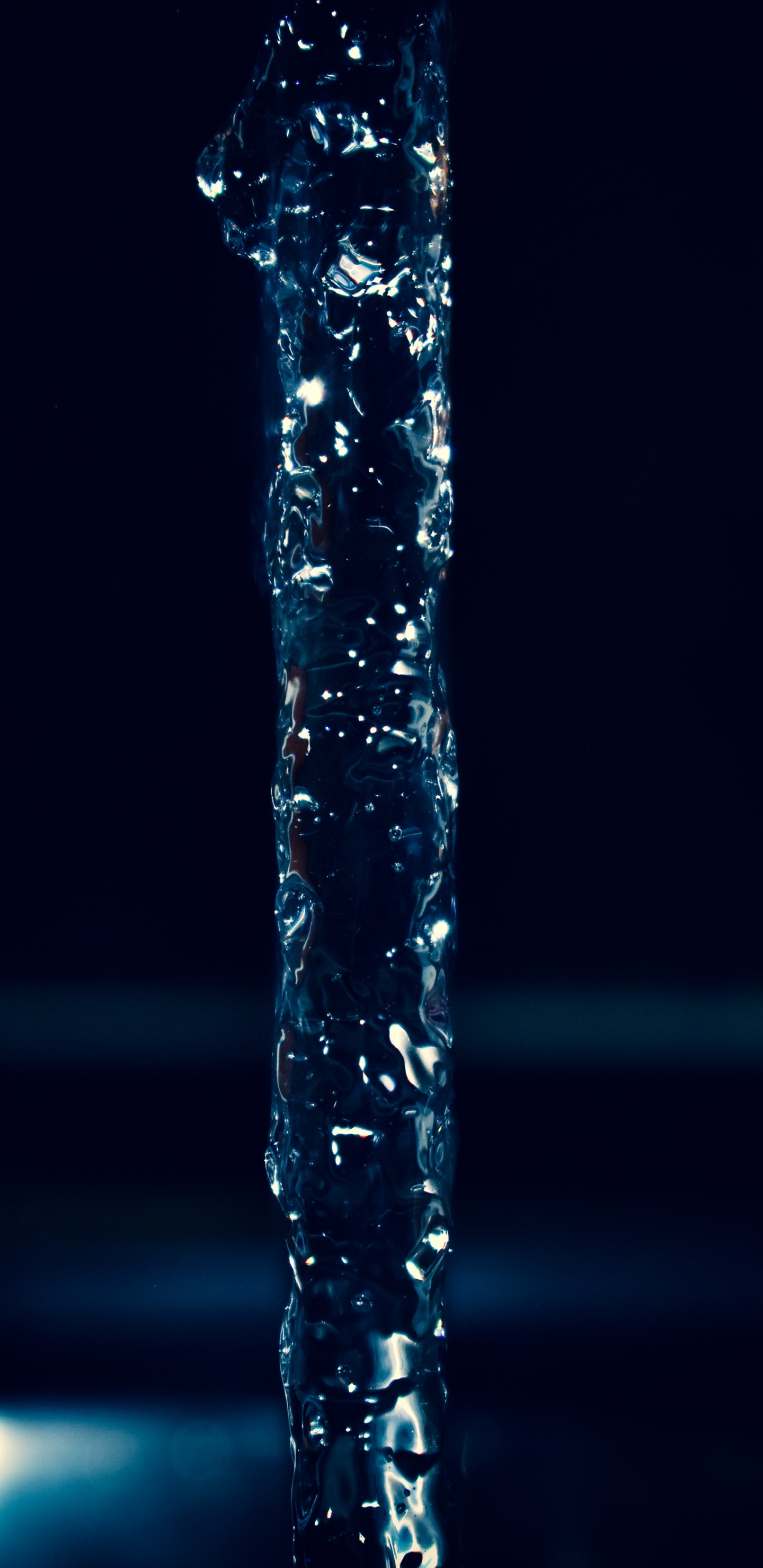 Salpicaduras de Agua Sobre Fondo Negro. Wallpaper in 1440x2960 Resolution