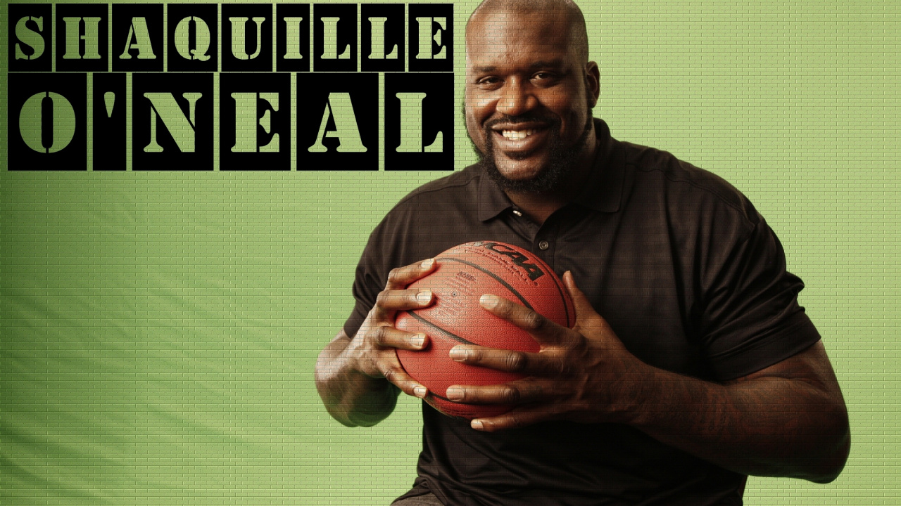 Mann im Schwarzen T-Shirt Mit Rundhalsausschnitt, Der Basketball Hält. Wallpaper in 1280x720 Resolution