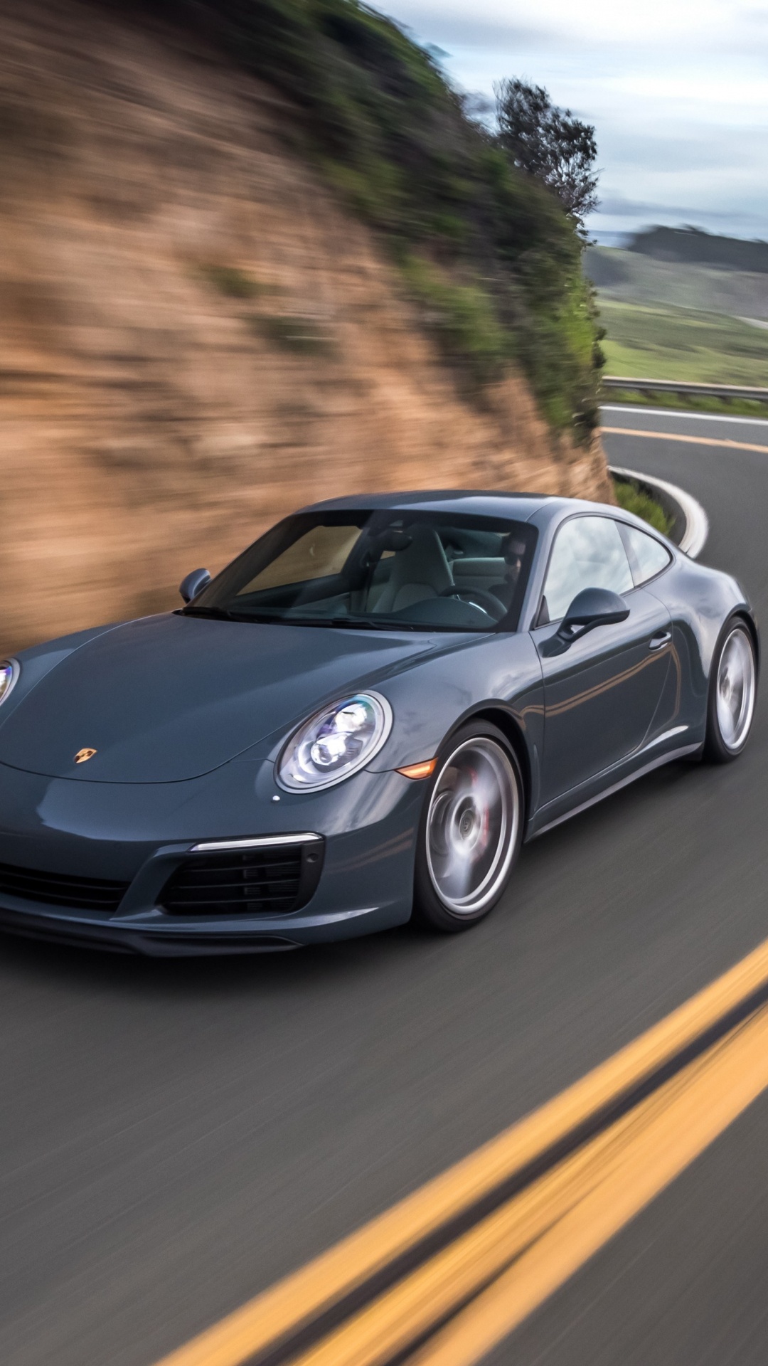 Porsche 911 Negro en la Carretera Durante el Día. Wallpaper in 1080x1920 Resolution