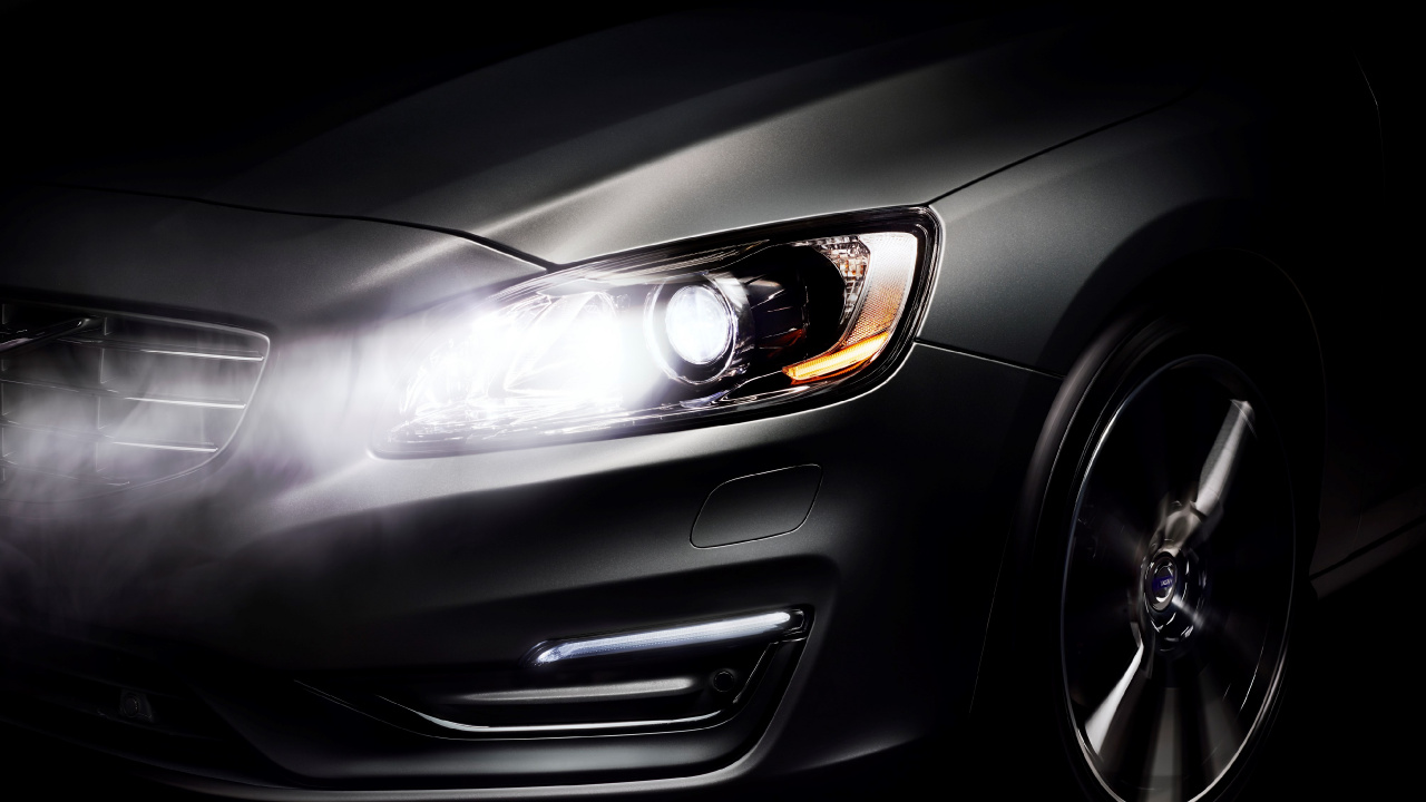 Silver Car With Black and Brown Headlight. Wallpaper in 1280x720 Resolution