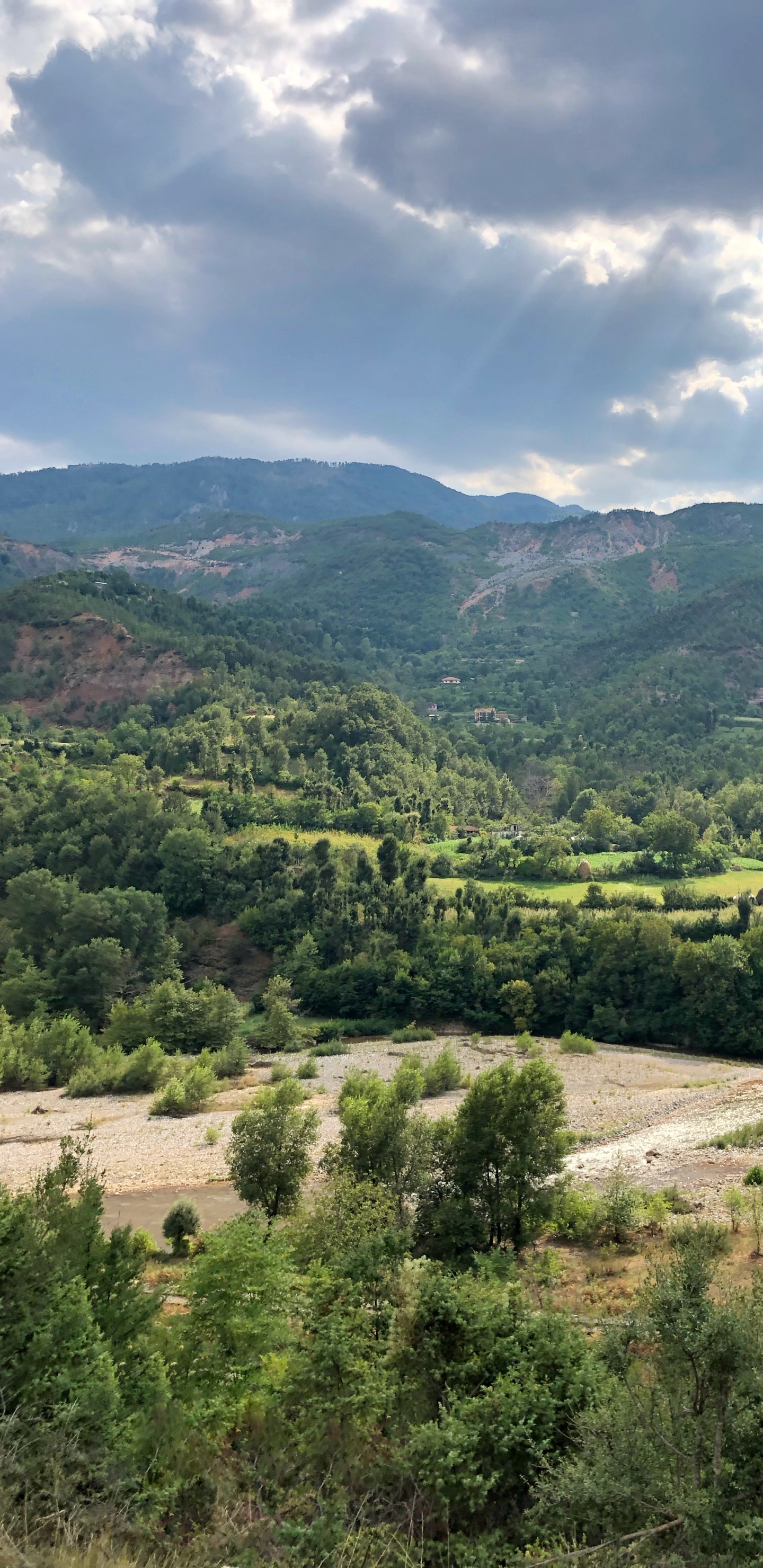 Highland, Cuerpo de Agua, Carretera, Las Formaciones Montañosas, Naturaleza. Wallpaper in 1440x2960 Resolution