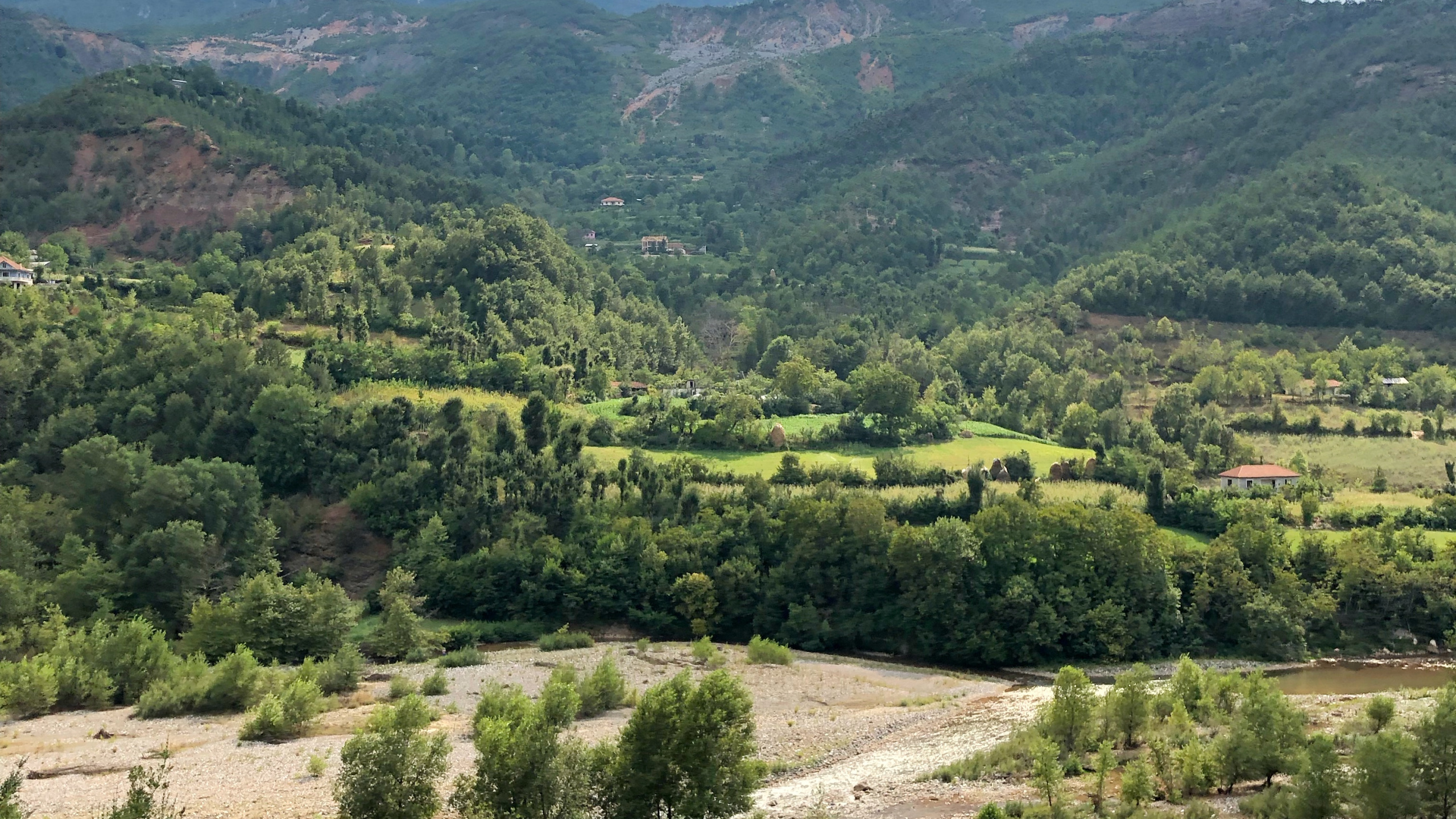 Highland, Cuerpo de Agua, Carretera, Las Formaciones Montañosas, Naturaleza. Wallpaper in 2560x1440 Resolution