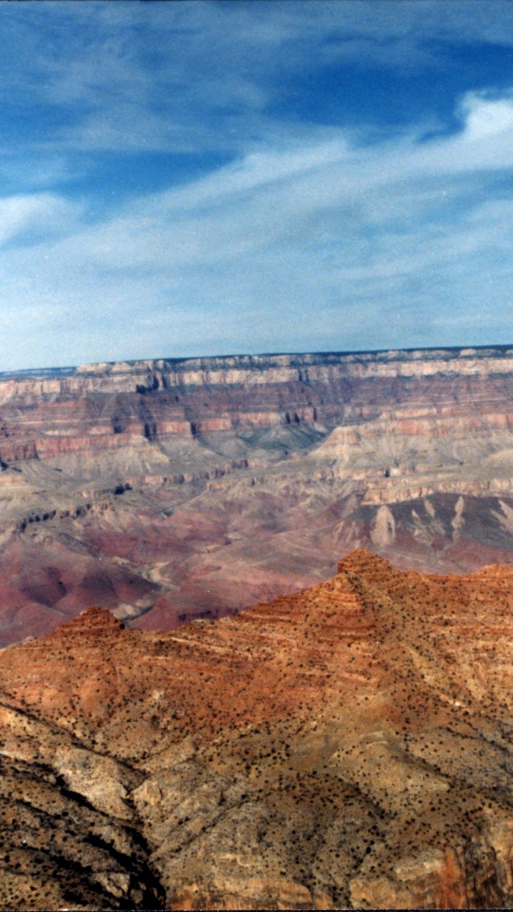 Tagsüber Braune Felsformation Unter Blauem Himmel. Wallpaper in 720x1280 Resolution