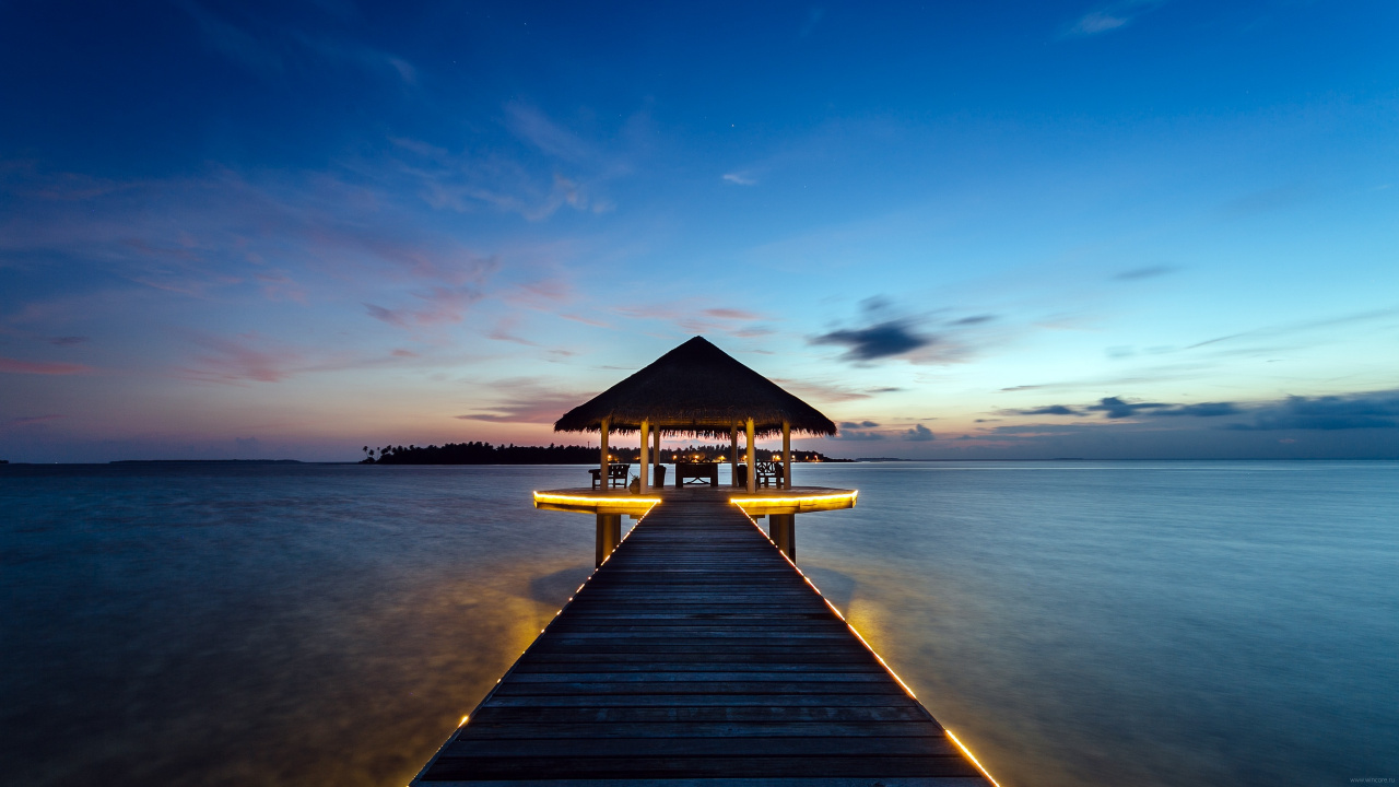 Brown Wooden Dock on Body of Water During Daytime. Wallpaper in 1280x720 Resolution