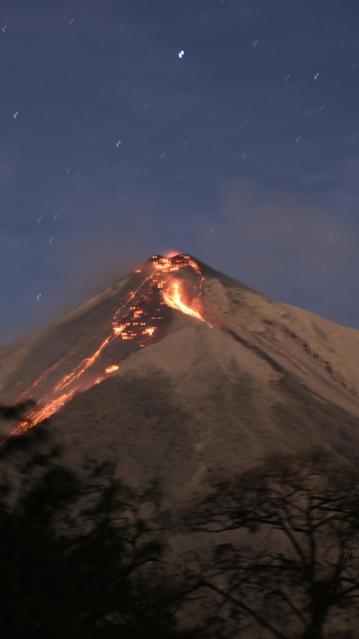 Brown Mountain Under Blue Sky During Night Time. Wallpaper in 720x1280 Resolution