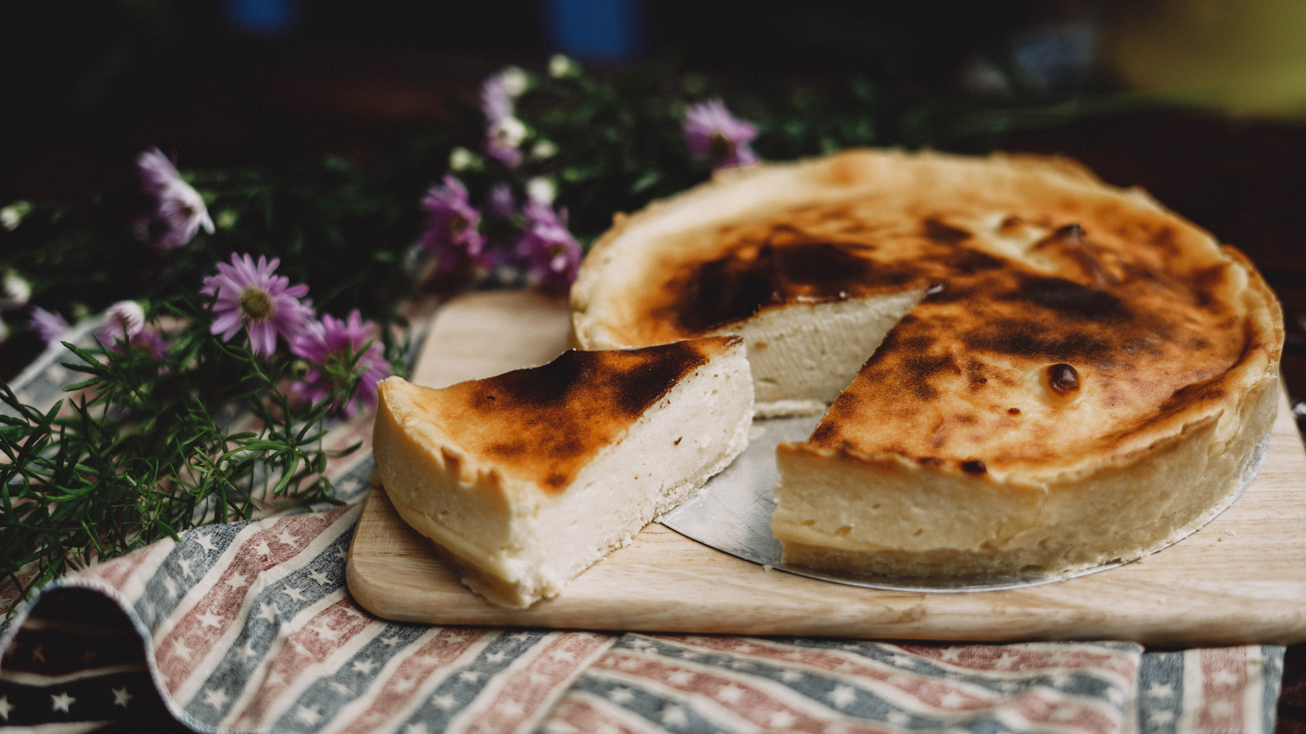 Bread on Brown Wooden Tray. Wallpaper in 2560x1440 Resolution