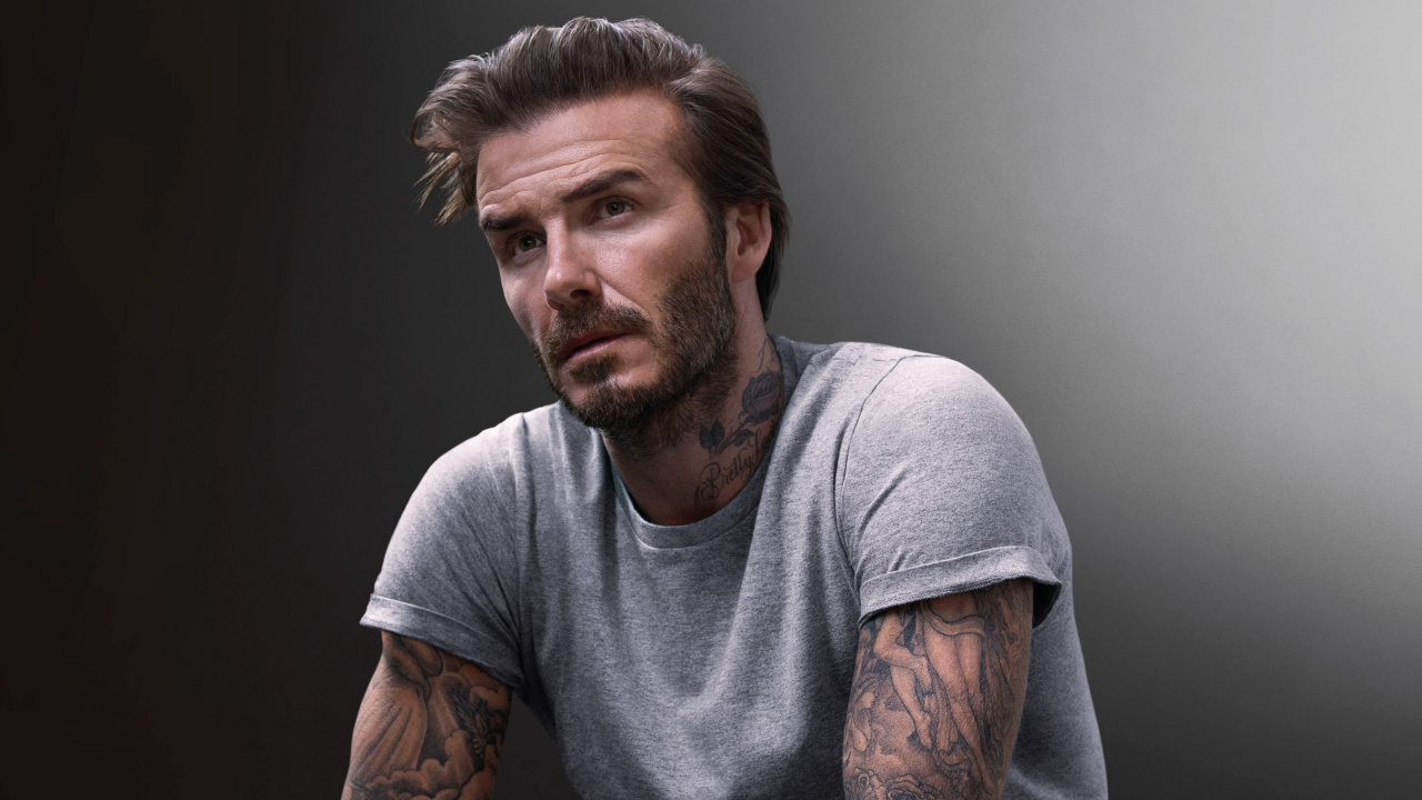 Man in Gray Crew Neck T-shirt With Tattoo on His Right Arm. Wallpaper in 1280x720 Resolution