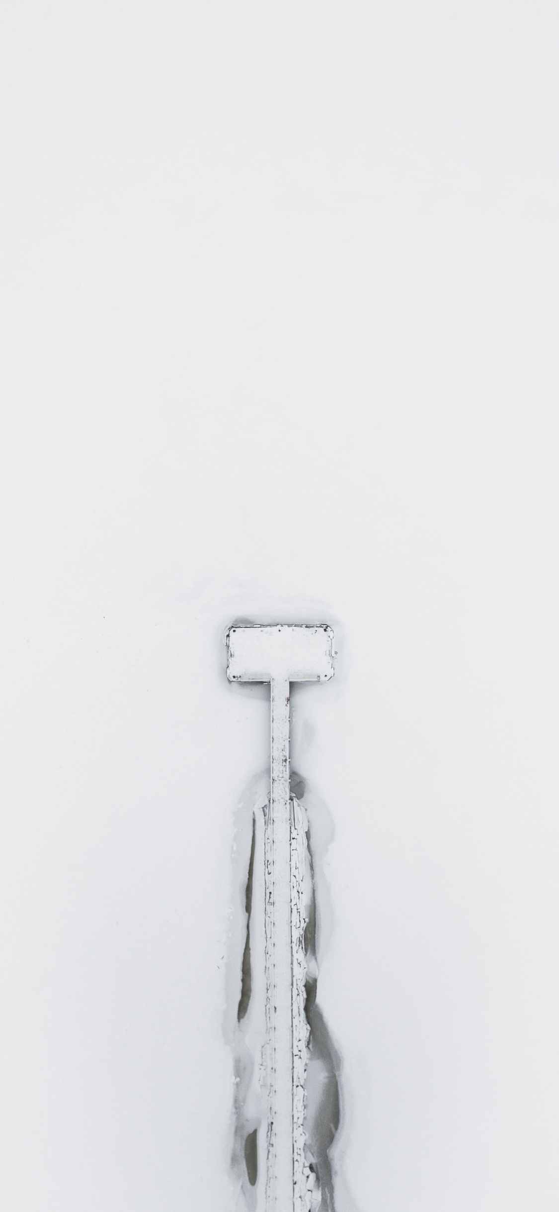 Pipe en Métal Argenté et Noir. Wallpaper in 1125x2436 Resolution