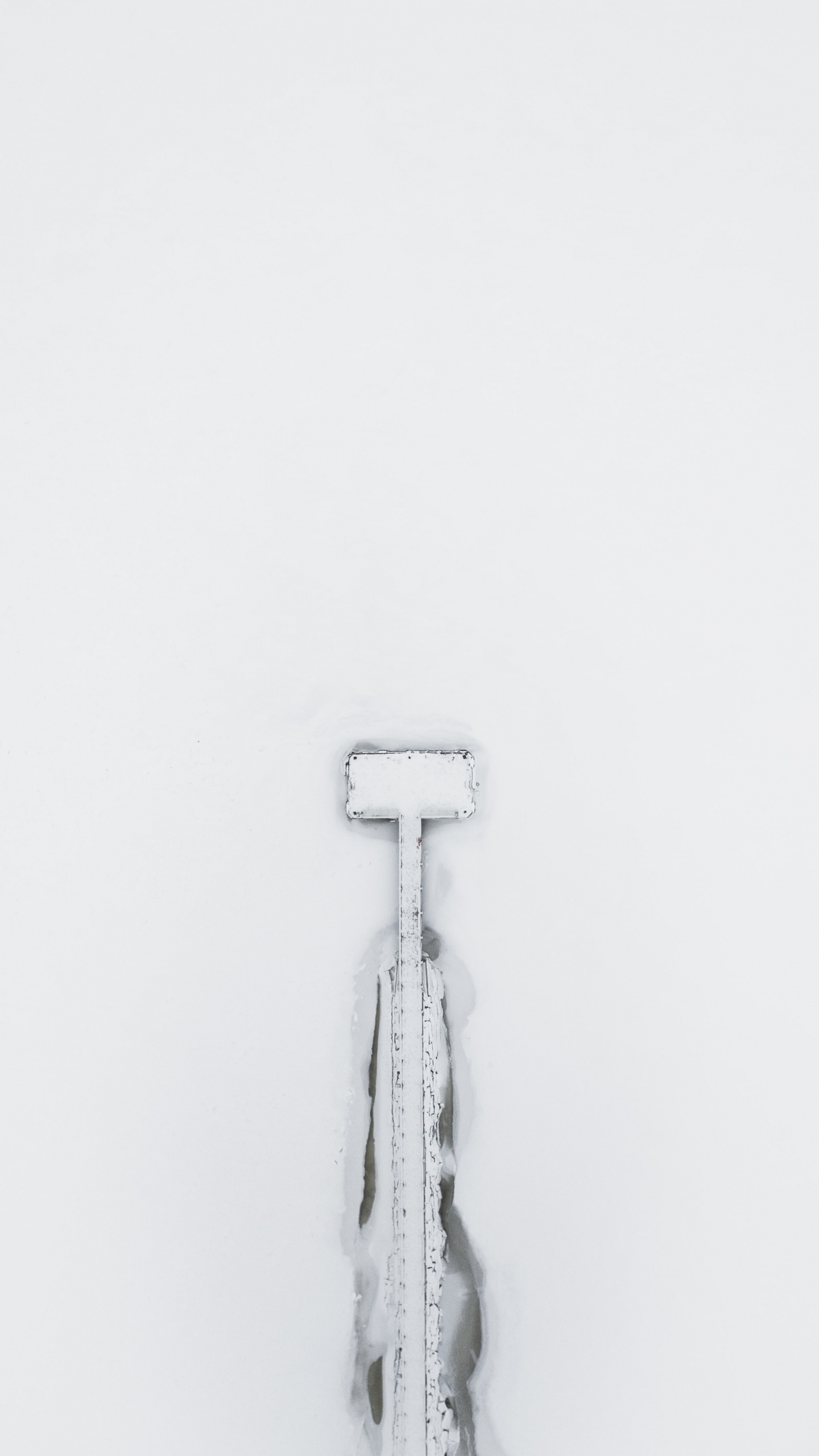 Pipe en Métal Argenté et Noir. Wallpaper in 1440x2560 Resolution