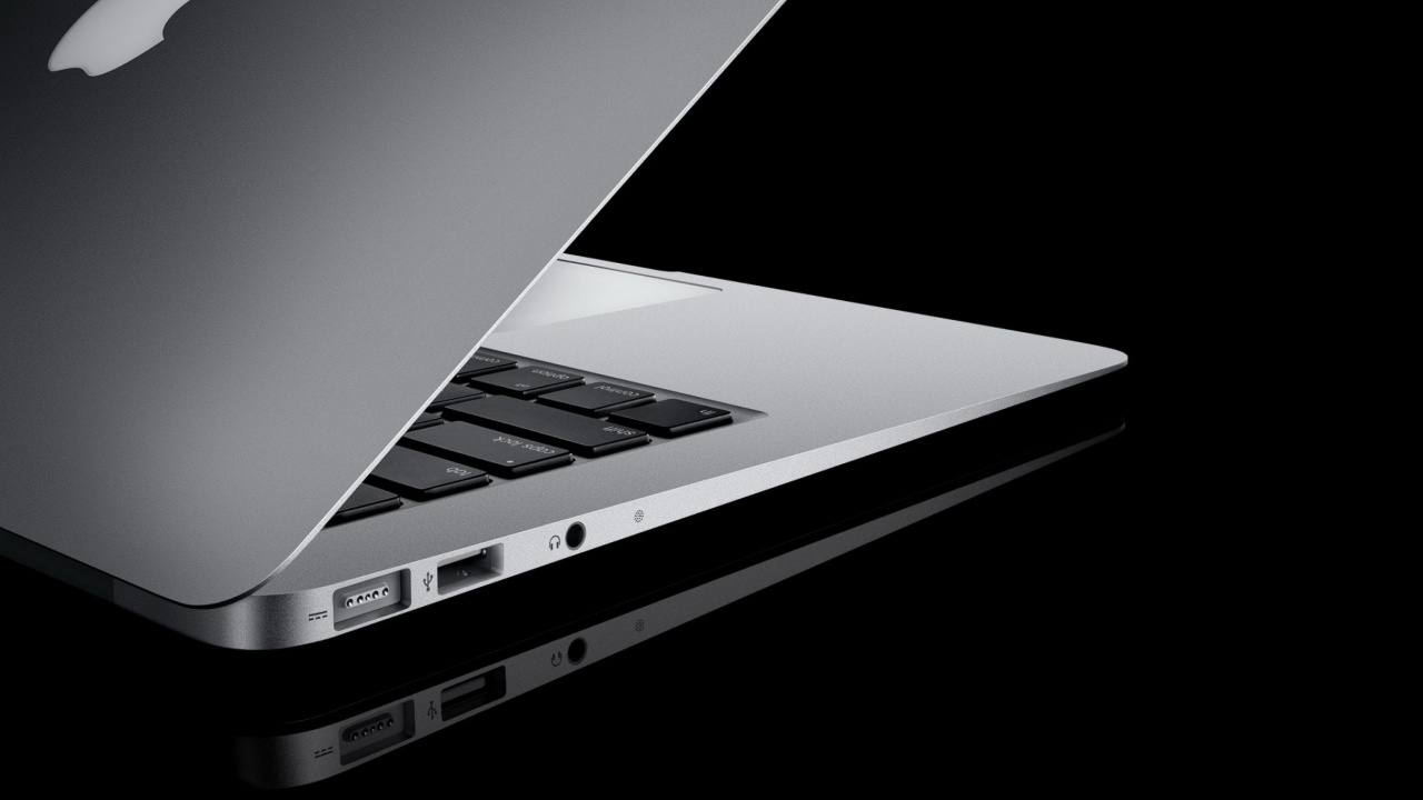 Schwarzer Und Silberner Laptop-Computer. Wallpaper in 1280x720 Resolution