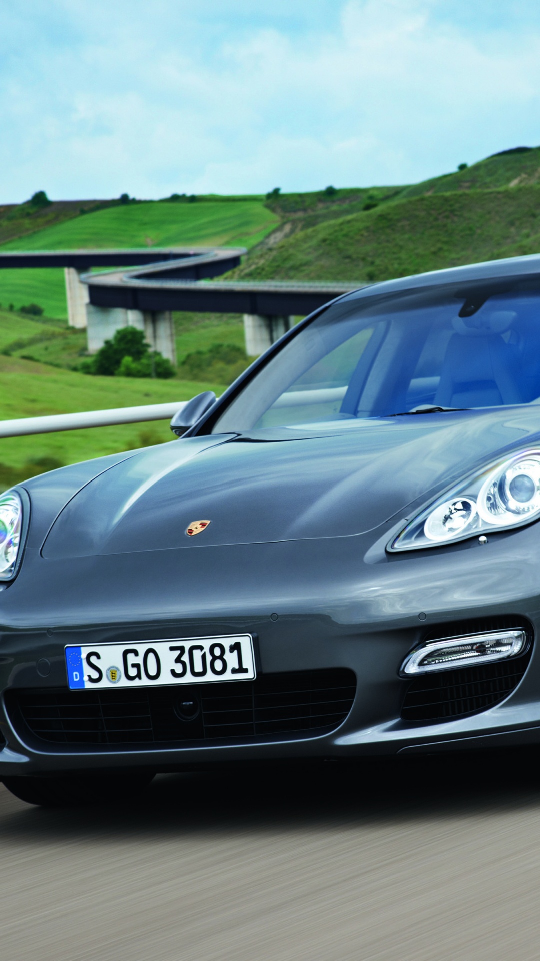 Mercedes Benz Coupé Noir Sur Route Pendant la Journée. Wallpaper in 1080x1920 Resolution