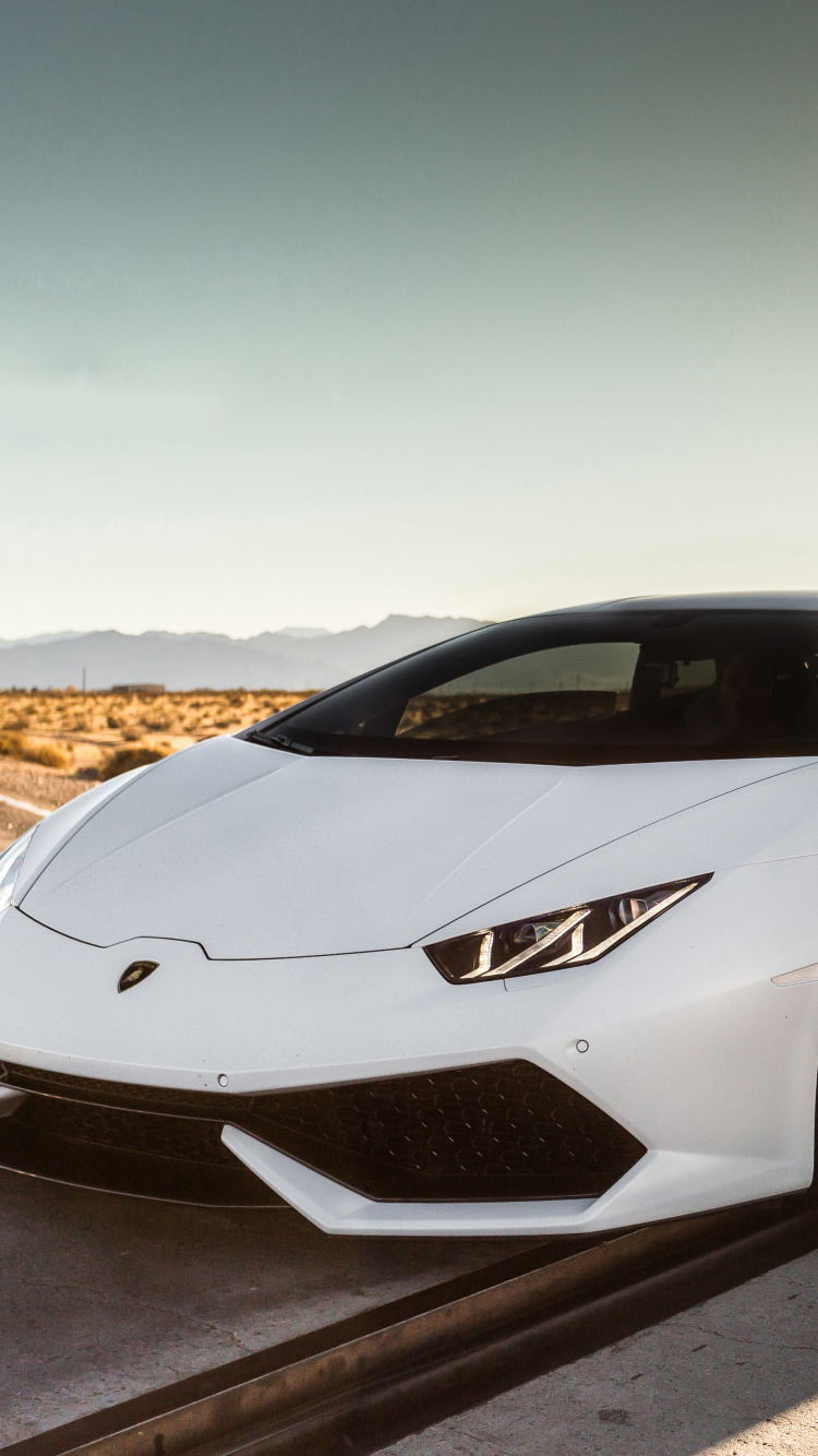 Porsche 911 Blanche Sur Route Pendant la Journée. Wallpaper in 750x1334 Resolution