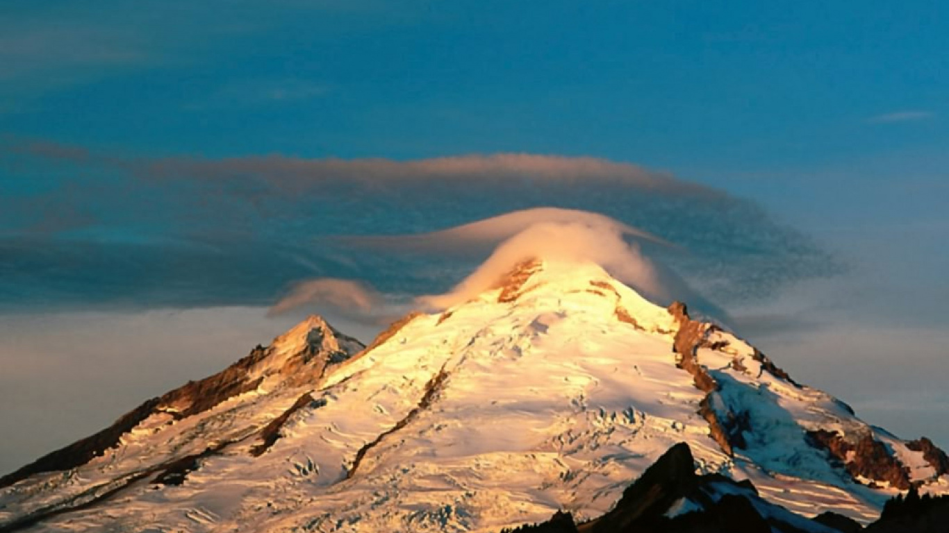 Snow Covered Mountain Under Blue Sky During Daytime. Wallpaper in 1366x768 Resolution
