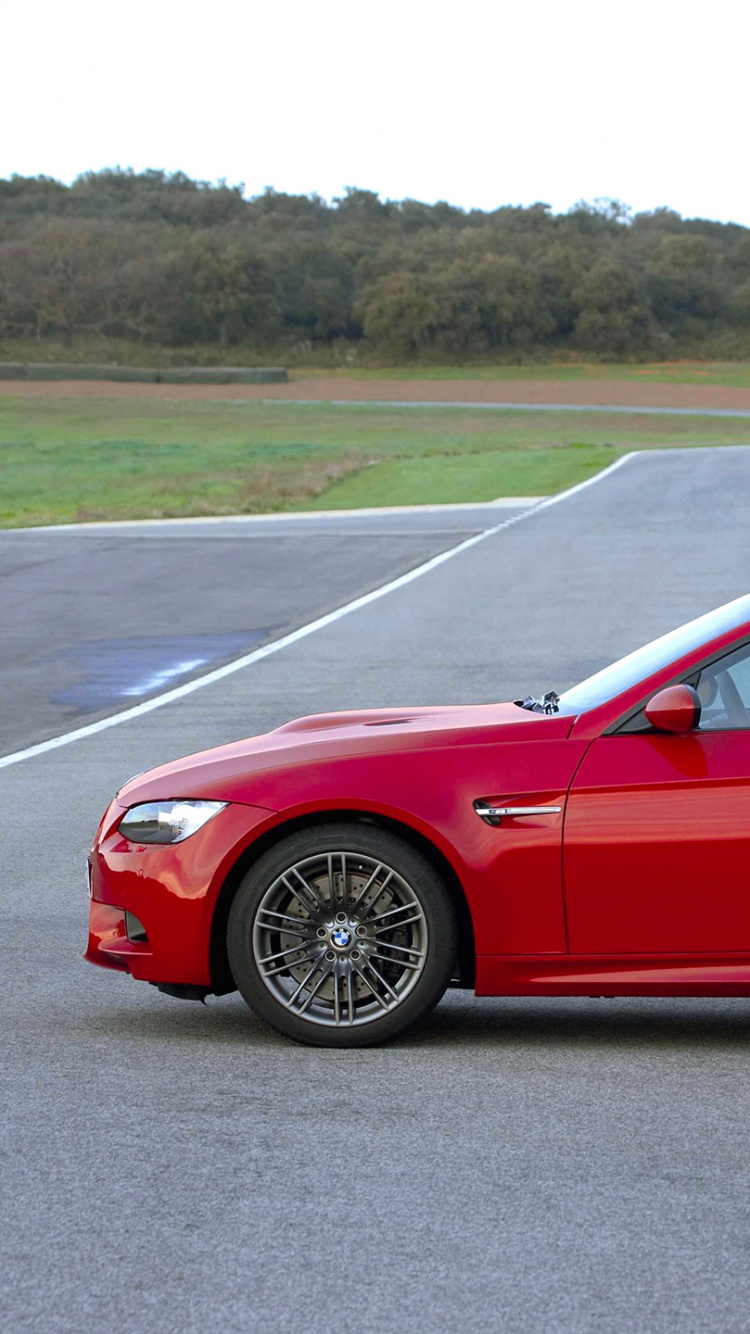 Coupe Rojo Sobre la Carretera de Asfalto Gris Durante el Día. Wallpaper in 750x1334 Resolution