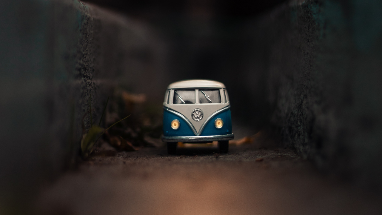Blue and White Volkswagen T-2 Toy. Wallpaper in 1280x720 Resolution