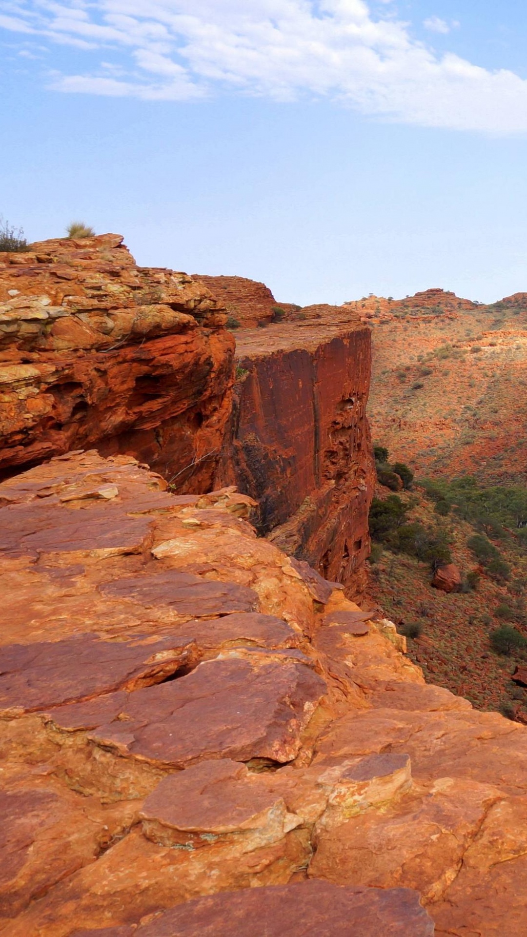 Montaña Rocosa Marrón Bajo un Cielo Azul Durante el Día. Wallpaper in 1080x1920 Resolution