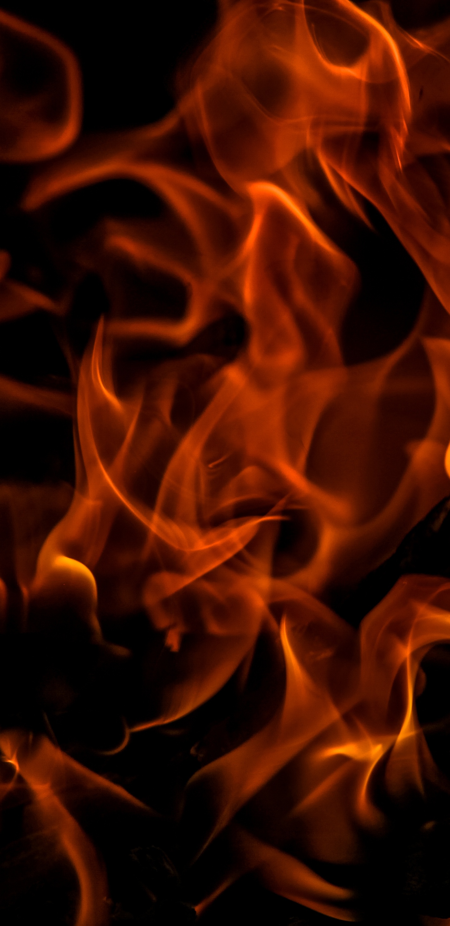 Orange Und Schwarze Rauchillustration. Wallpaper in 1440x2960 Resolution