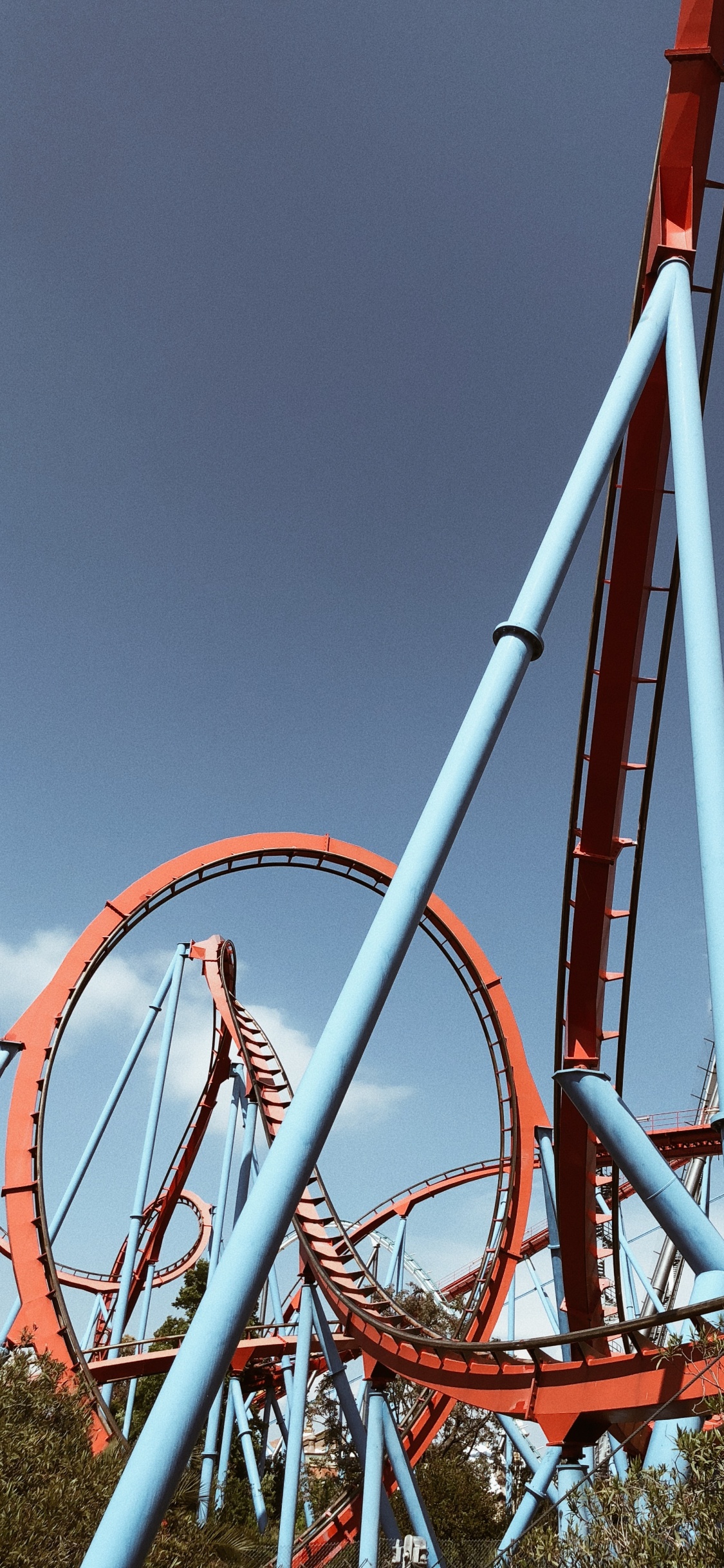 Achterbahn, Sehenswürdigkeit, Freizeitpark, Natur, Tageszeit. Wallpaper in 1125x2436 Resolution