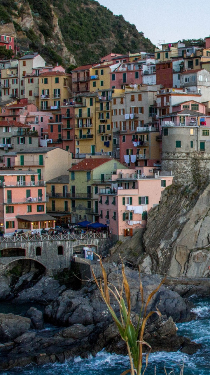 Houses on Cliff Beside Sea During Daytime. Wallpaper in 720x1280 Resolution