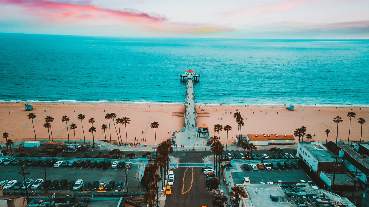 Vue Aérienne Des Bâtiments de la Ville Près du Plan D'eau Pendant la Journée. Wallpaper in 1280x720 Resolution