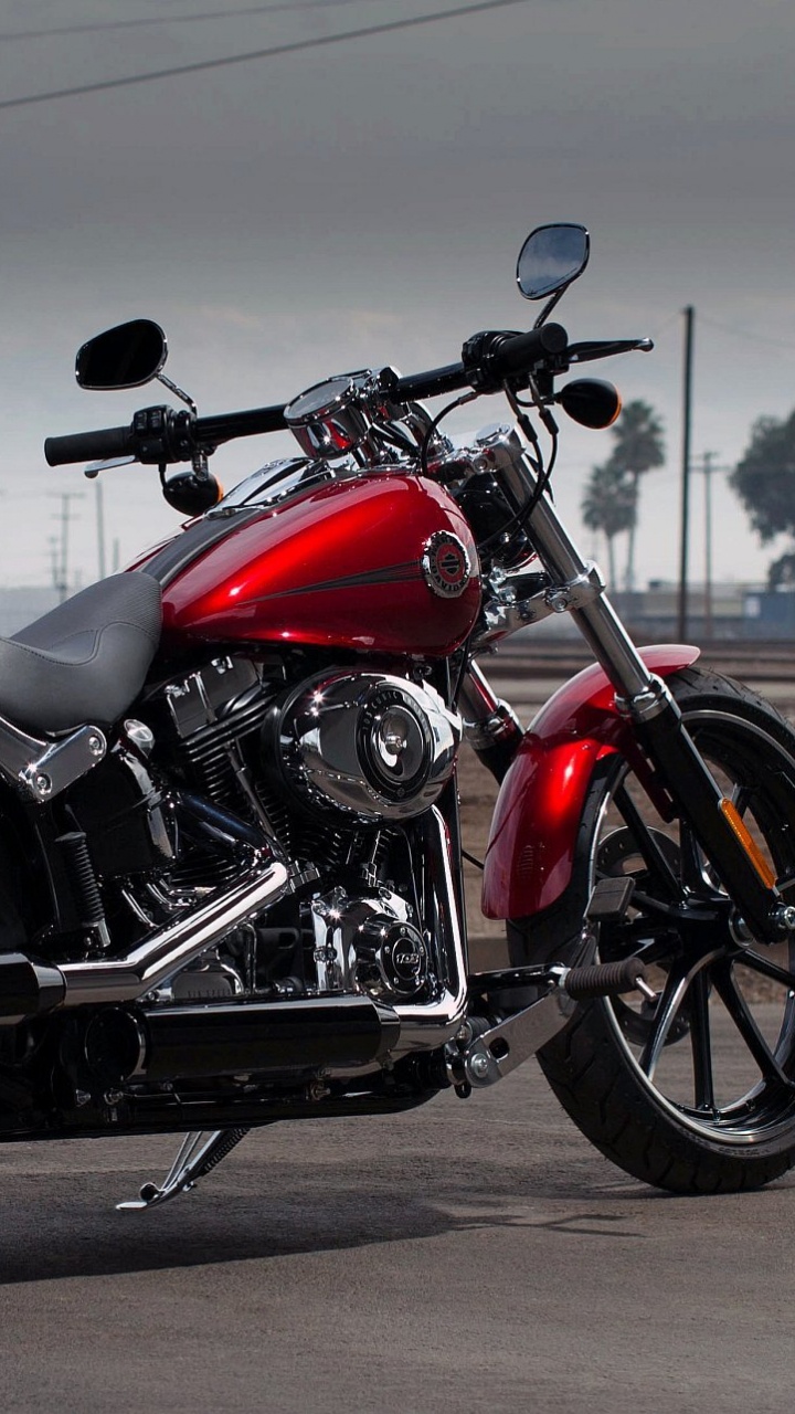 Rotes Und Schwarzes Cruiser-Motorrad Tagsüber Auf Der Straße. Wallpaper in 720x1280 Resolution
