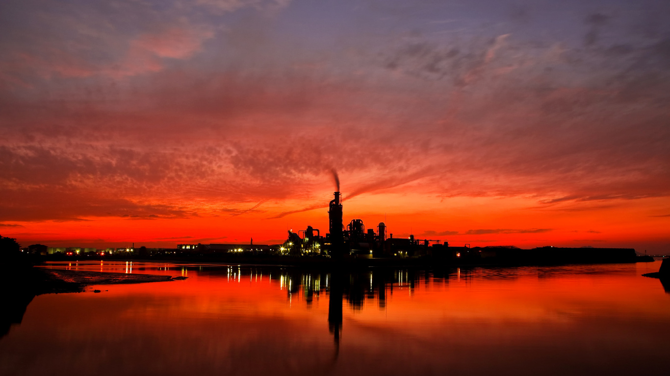 Silhouette of Building Near Body of Water During Sunset. Wallpaper in 1366x768 Resolution