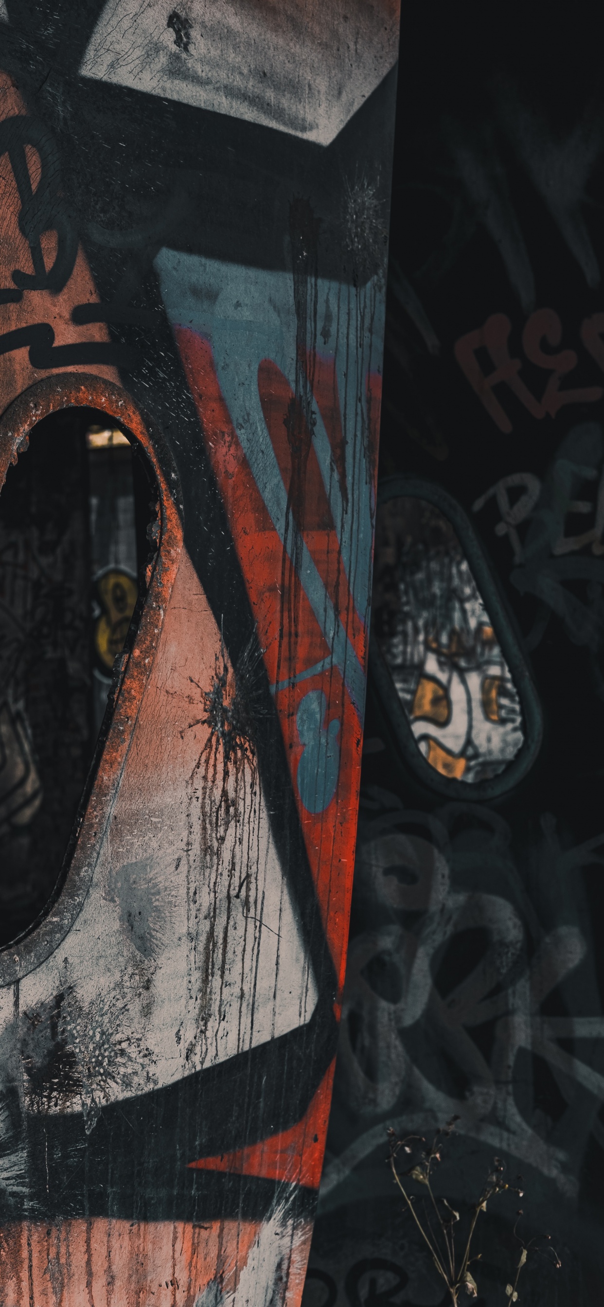 Tablero de Madera Negro y Marrón. Wallpaper in 1242x2688 Resolution