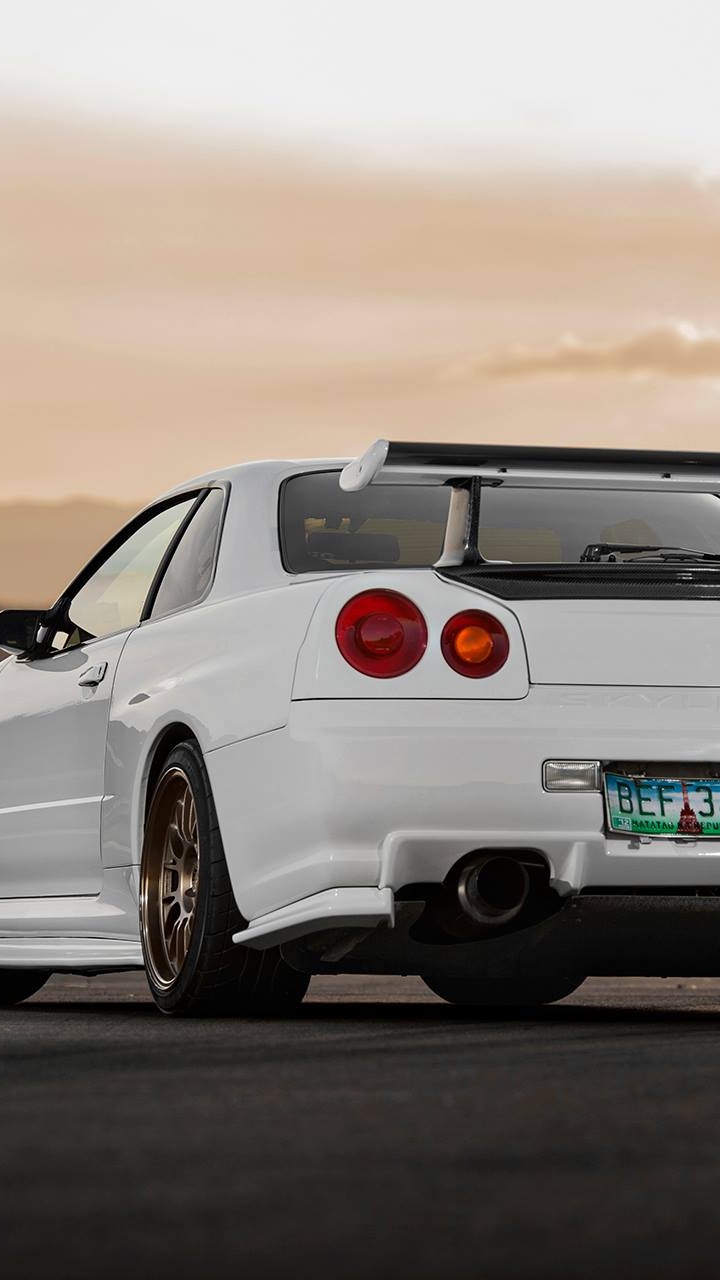 Coupé Bmw m 3 Blanc Sur Route Pendant le Coucher du Soleil. Wallpaper in 720x1280 Resolution