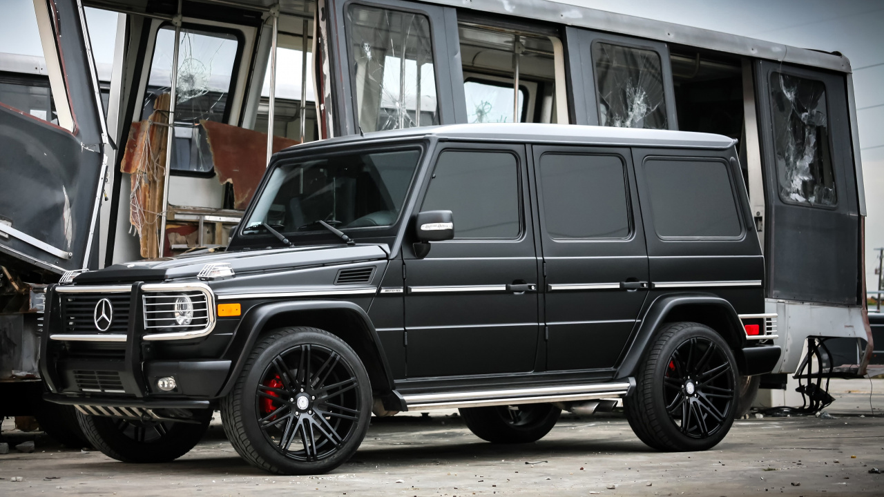 Black Suv on Road During Daytime. Wallpaper in 1280x720 Resolution