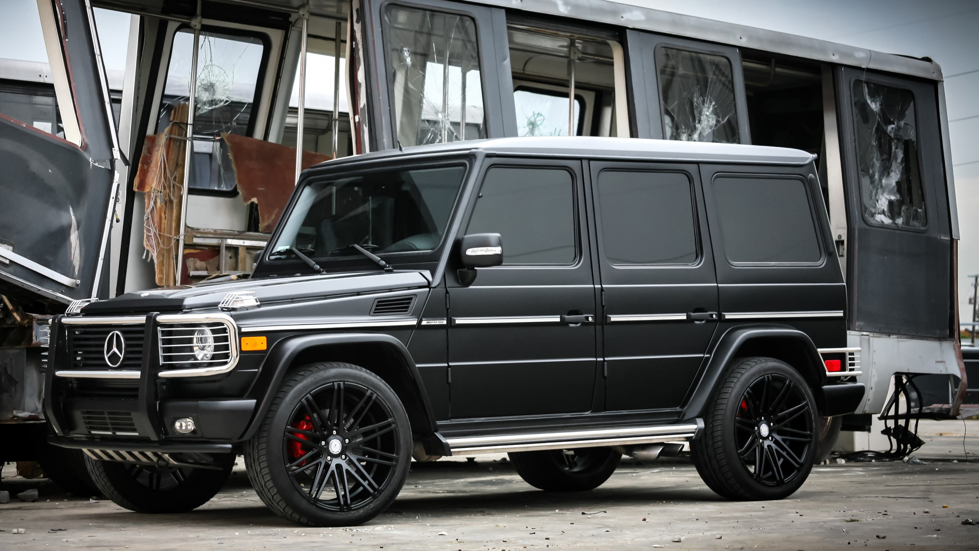 Black Suv on Road During Daytime. Wallpaper in 1920x1080 Resolution