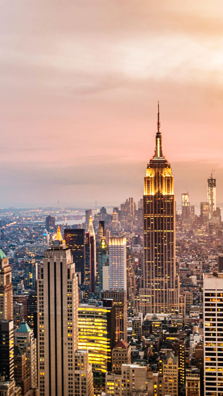 Horizon de la Ville Pendant la Nuit. Wallpaper in 750x1334 Resolution