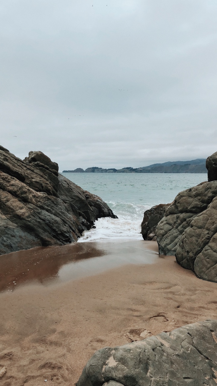 Meer, Rock, Wasserressourcen, BedRock, Wasserlauf. Wallpaper in 720x1280 Resolution