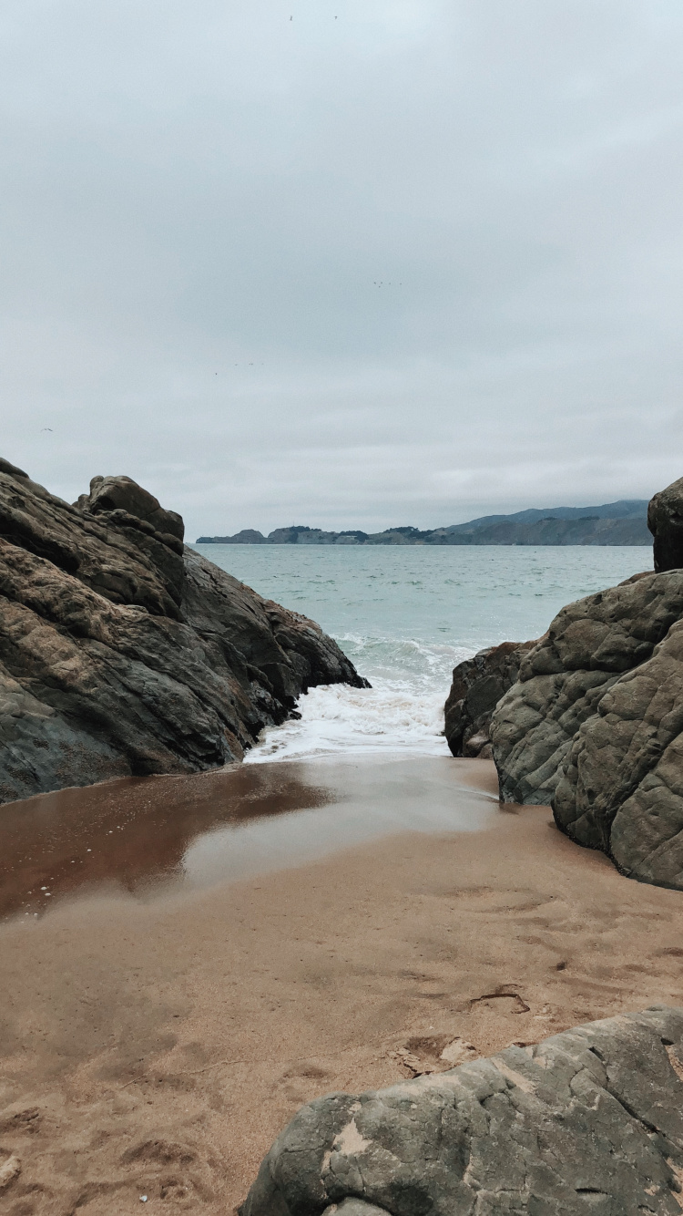 Meer, Rock, Wasserressourcen, BedRock, Wasserlauf. Wallpaper in 750x1334 Resolution