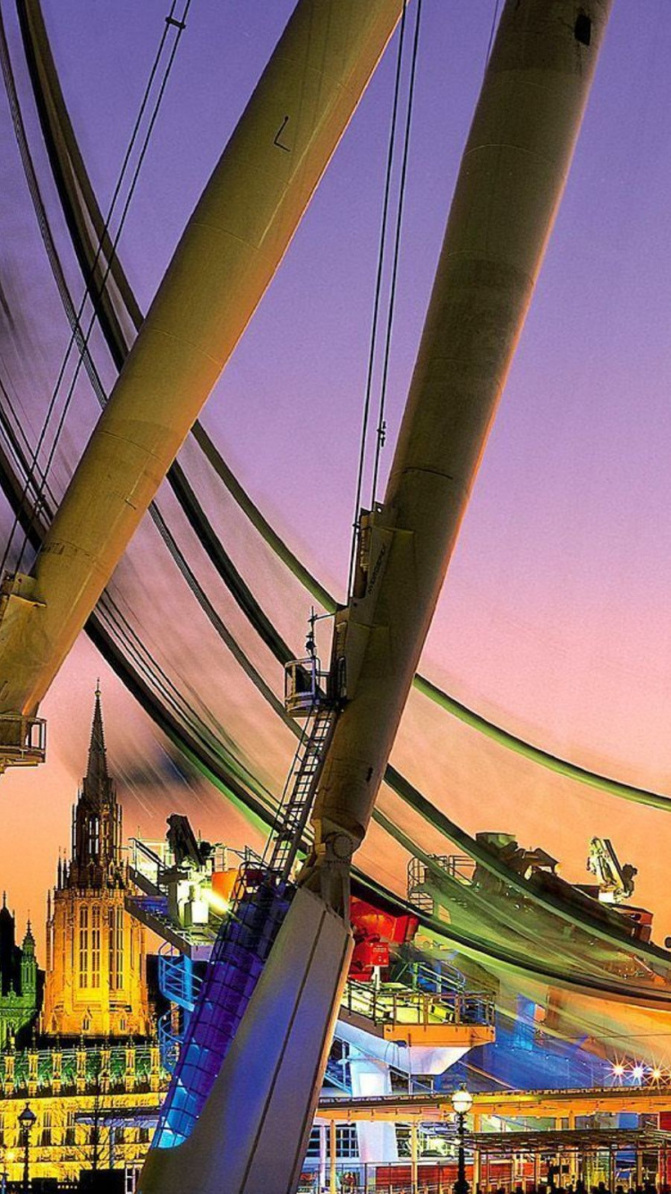 Personnes Marchant Dans la Rue Près de Big Ben Pendant la Nuit. Wallpaper in 750x1334 Resolution