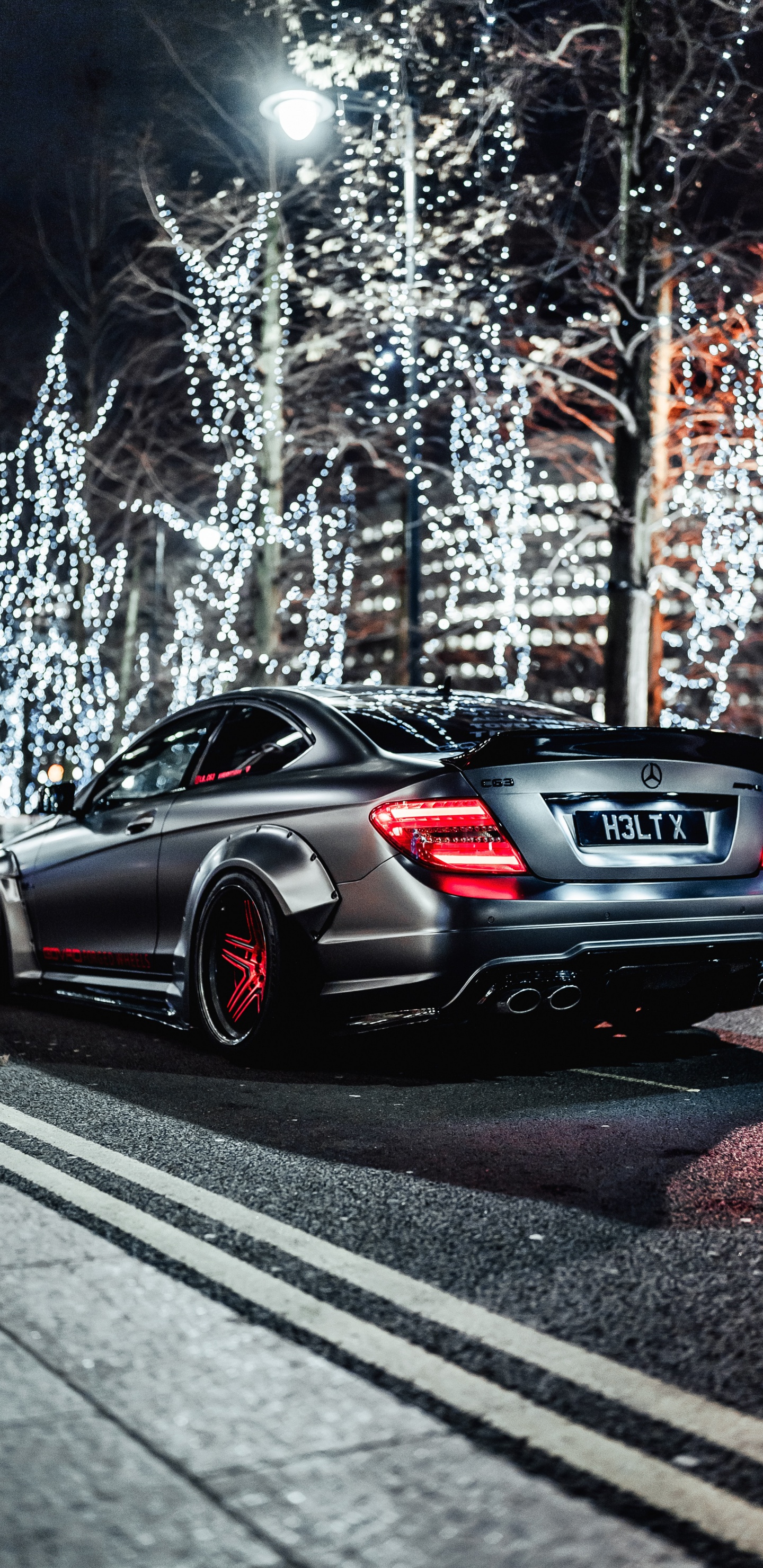 Porsche 911 Noire Sur Route. Wallpaper in 1440x2960 Resolution