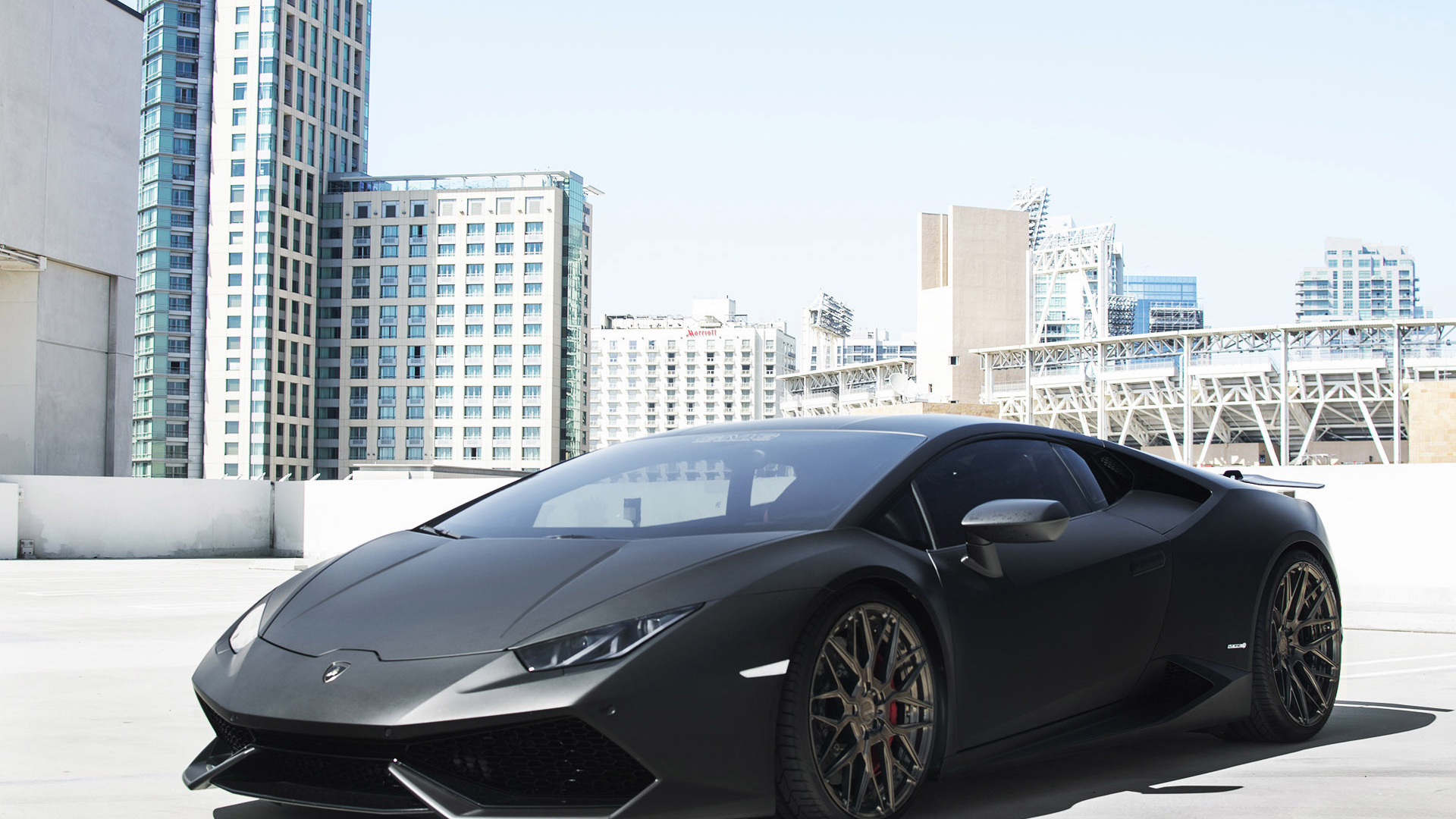 Schwarzer Lamborghini Aventador, Der Tagsüber Auf Einer Stadtstraße Geparkt Ist. Wallpaper in 1920x1080 Resolution