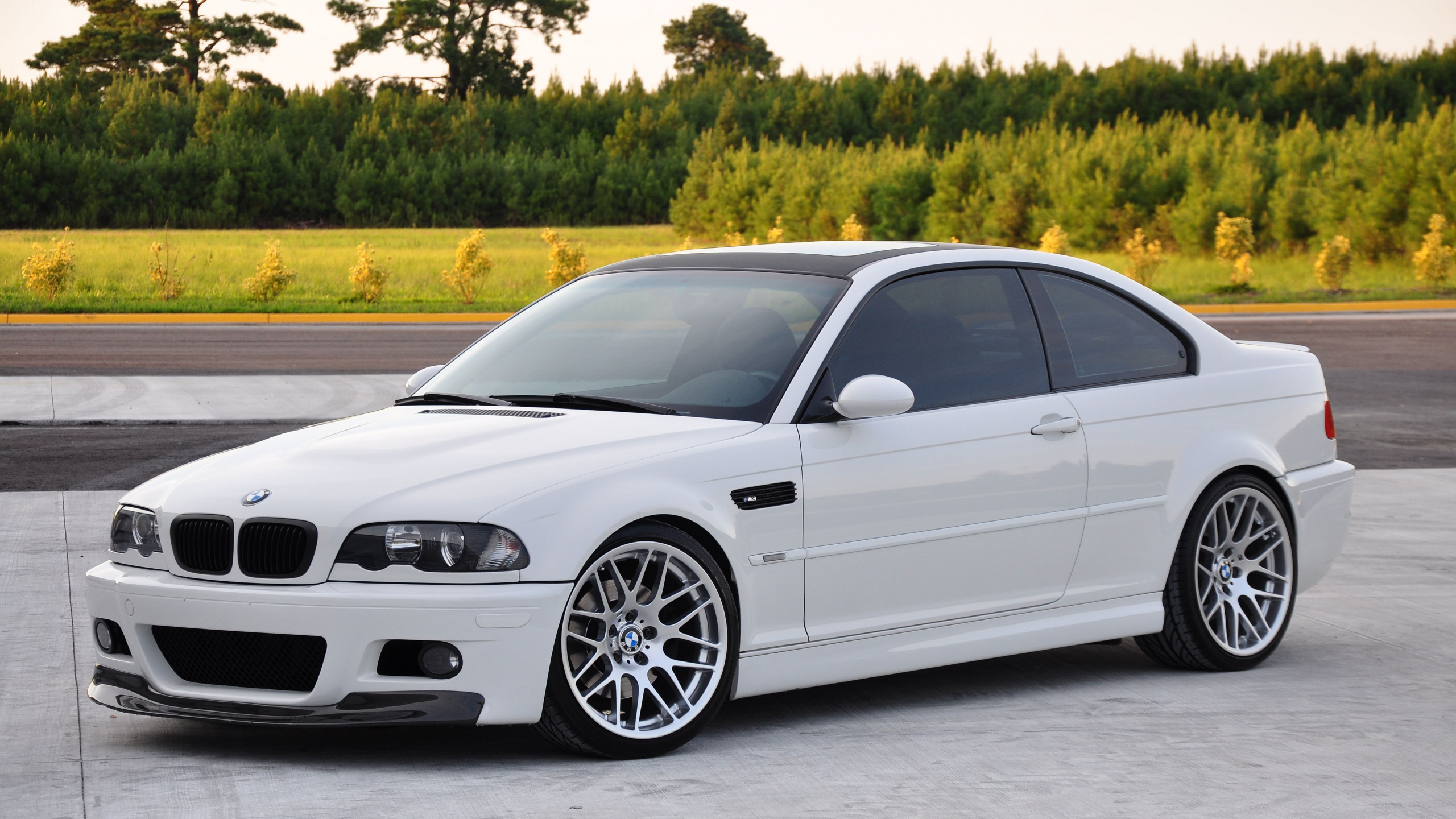 White Bmw m 3 Coupe on Road During Daytime. Wallpaper in 2560x1440 Resolution