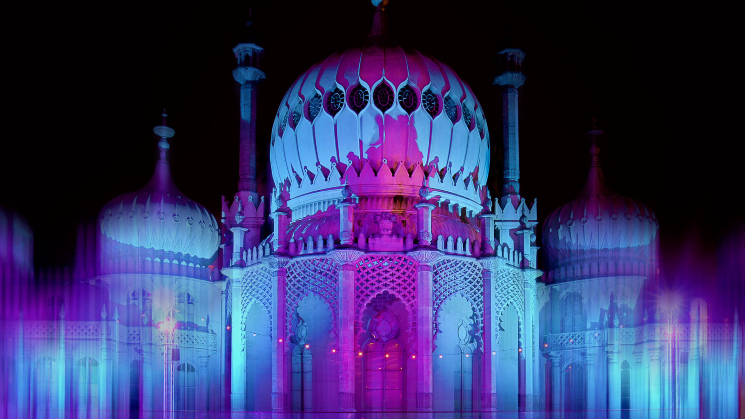 Grün-brauner Kuppelbau. Wallpaper in 2560x1440 Resolution